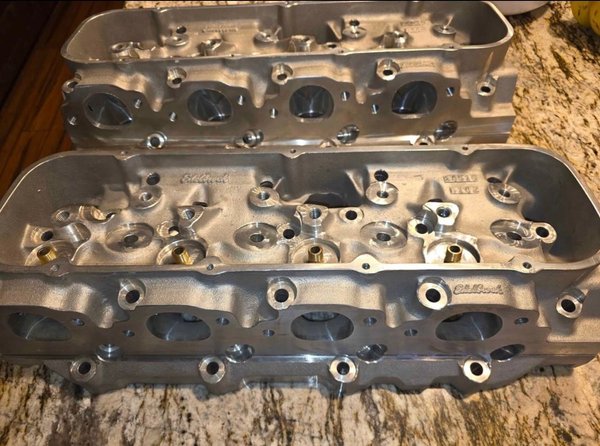 Edelbrock Victor 24 degree Pro Port heads for BBC #6142  for Sale $3,850 