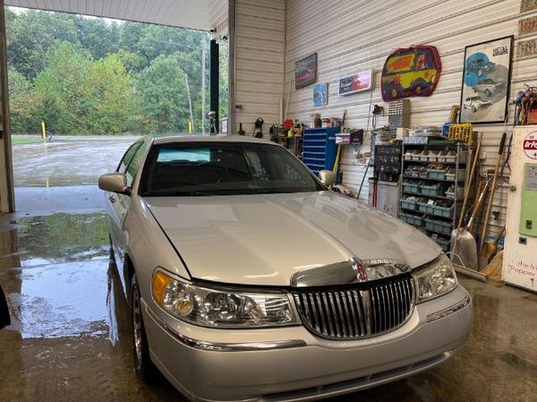 2002 Lincoln Town Car  for Sale $9,495 