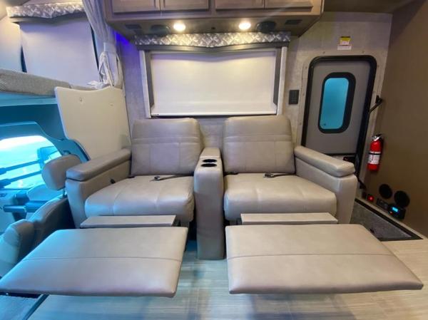 2022 Thor Motor Coach Magnitude RS36 4x4!