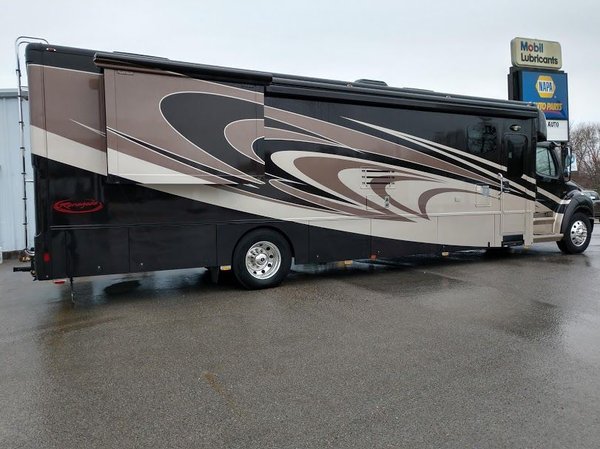 2010 Renegade Explorer 39' Motorhome/Toterhome 20,000 Miles