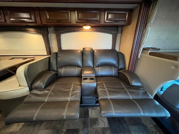 2014 Thor Motor Coach Chateau Super C 35SK