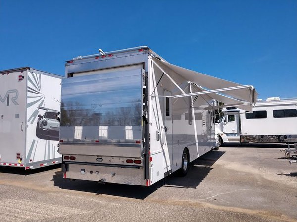 2006 Haulmark Motorgarage Mercedes 450HP 43' 1-Slides with B