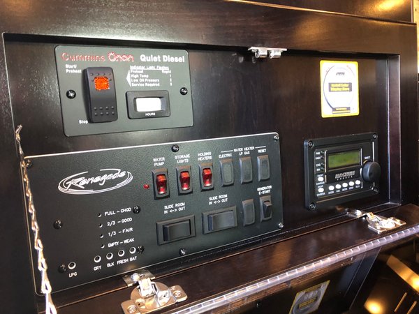 2019 Renegade Classic Sportdeck 17’ Totorhome