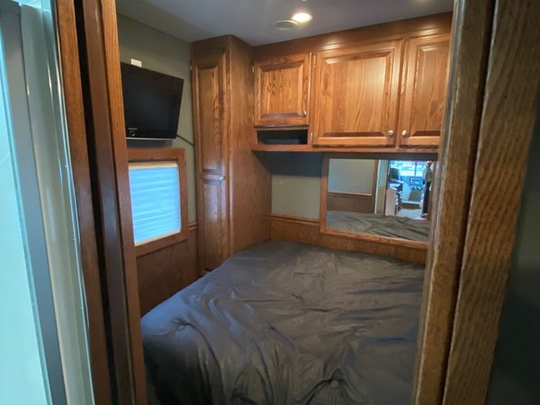 2005 Freightliner Coronado Toterhome for Sale $139,000