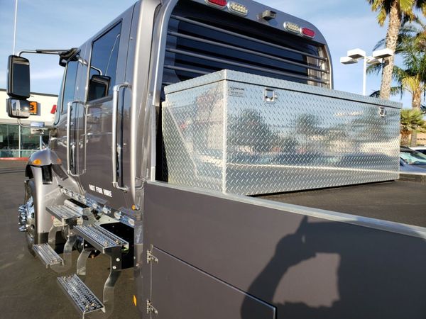 Freightliner 4x4 Quad Cab - automatic trans - low miles