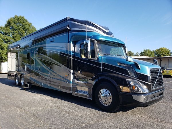 2018 Haulmark 45' Status Tandem Axle Super C Motorcoach