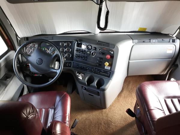 2008 freightliner with 31 ft stacker trailer
