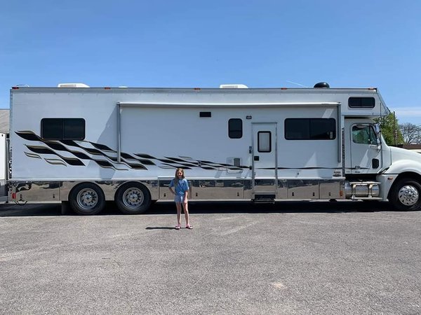 2005 32' RENEGADE TANDEM AXLE MOTORHOME for Sale $125,995