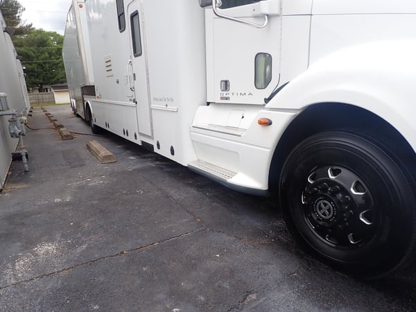 2005 Freightliner ToterHome With 5150 Trailer w/ Liftgate  for Sale $195,000 