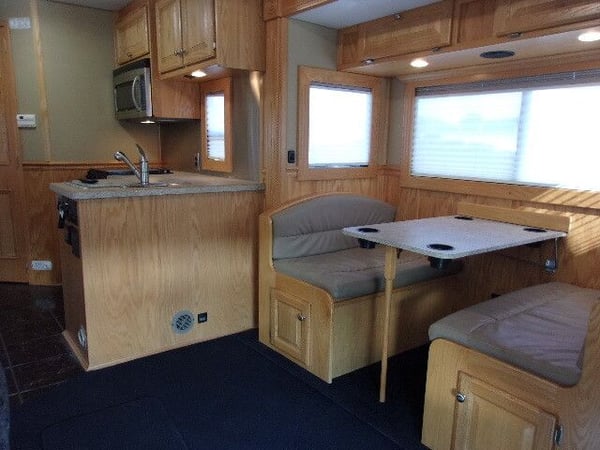 2006 Renegade 2800XM(39' overall) w/ 2 slides 