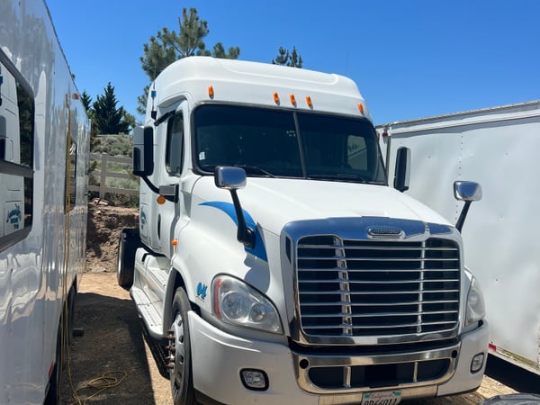 2009 Freightliner Cascadia Single Axle  for Sale $16,000 