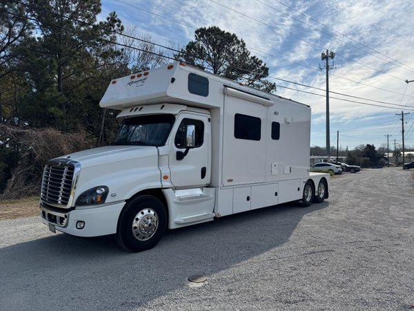 2019 Freightliner Renegade CS170 Sportdeck Toter Motorhome  for Sale $315,000 