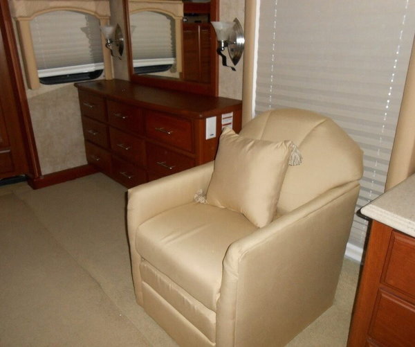 2007 Fleetwood Excursion 25k miles, great condition  for Sale $85,000 