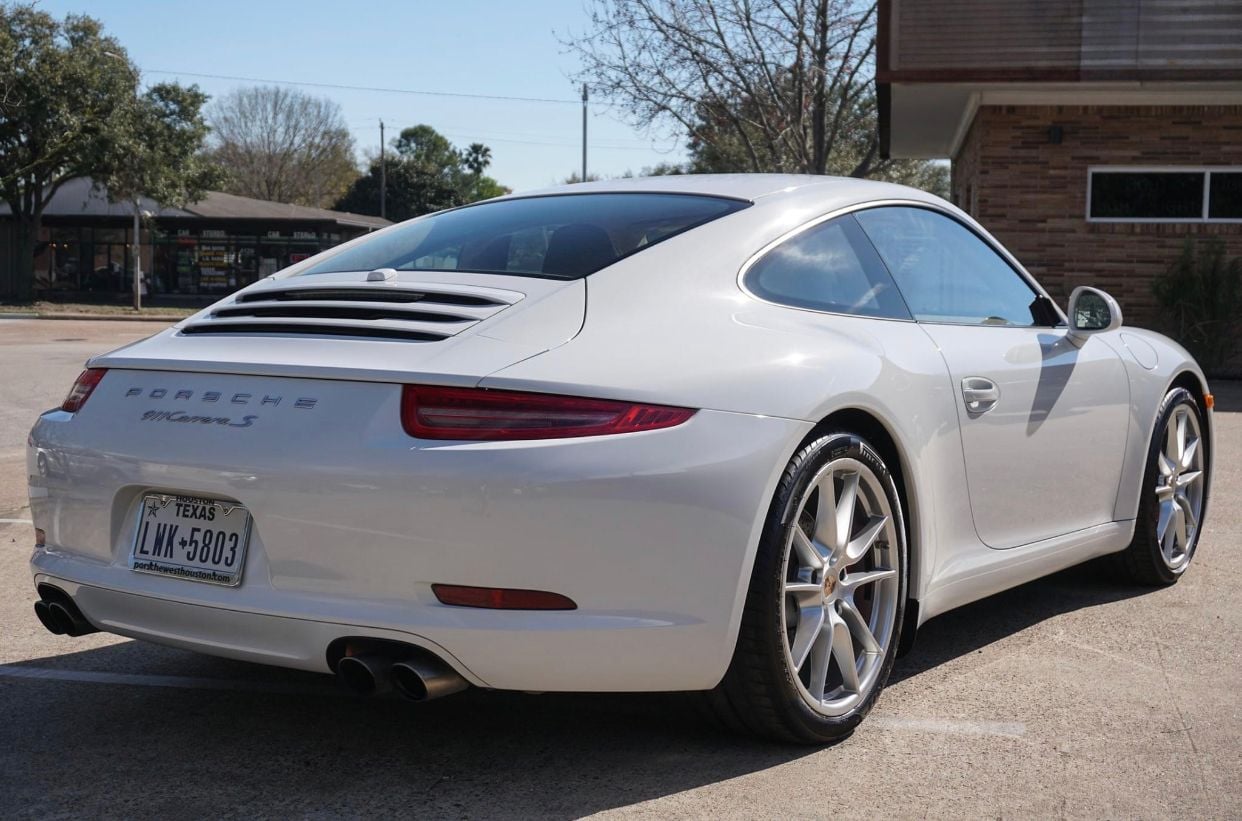 2015 Porsche 911 - 2015 911 Carerra S (Manual) - Used - VIN WP0AB2A9XFS124250 - 24,600 Miles - 6 cyl - 2WD - Manual - Coupe - White - Katy, TX 77049, United States