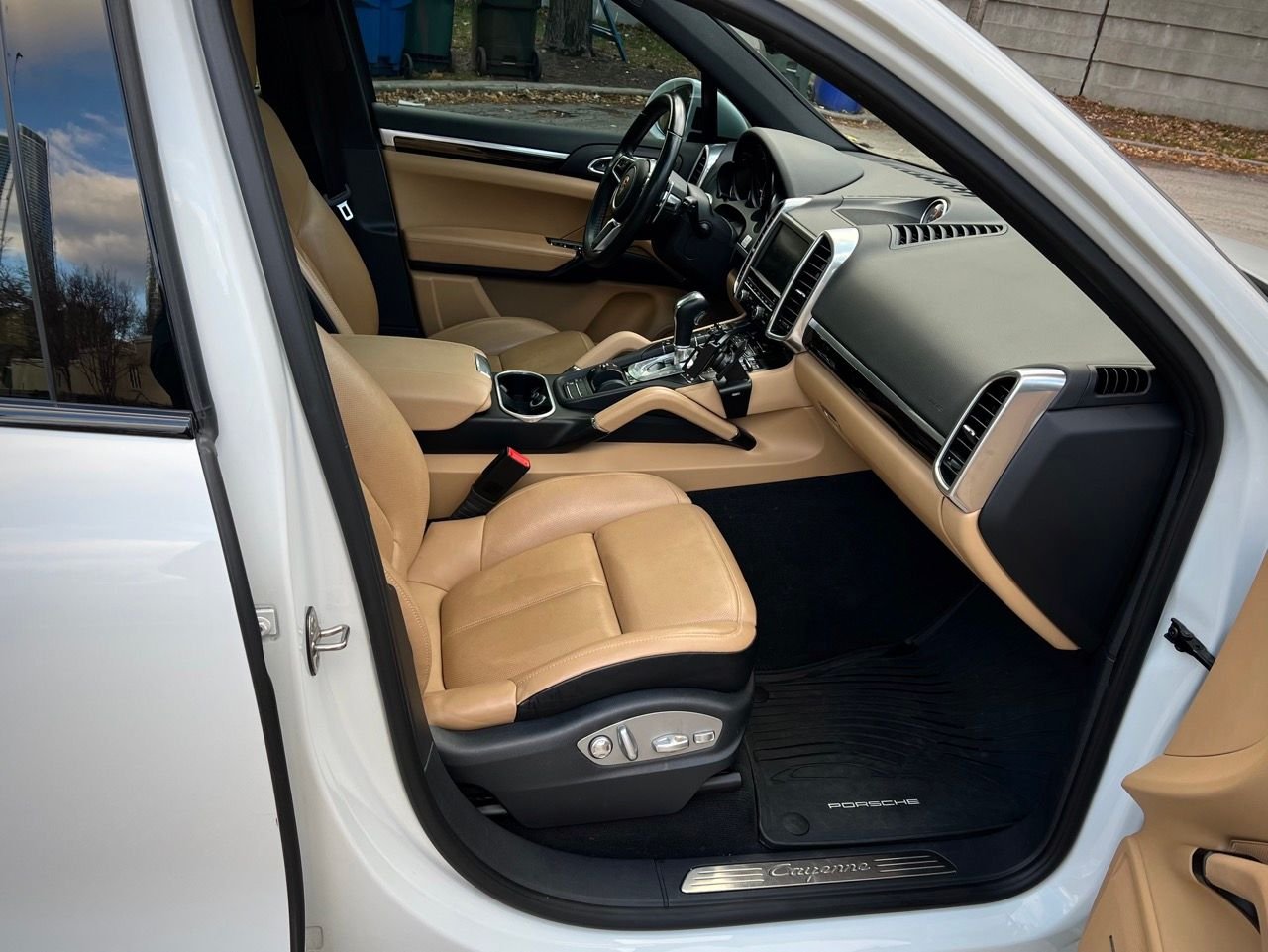 2015 Porsche Cayenne - 2015 Cayenne Diesel 54k Miles - Rare & Fully Loaded - Used - VIN WP1AF2A2XFLA38680 - 6 cyl - AWD - Automatic - SUV - White - Chicago, IL 60601, United States