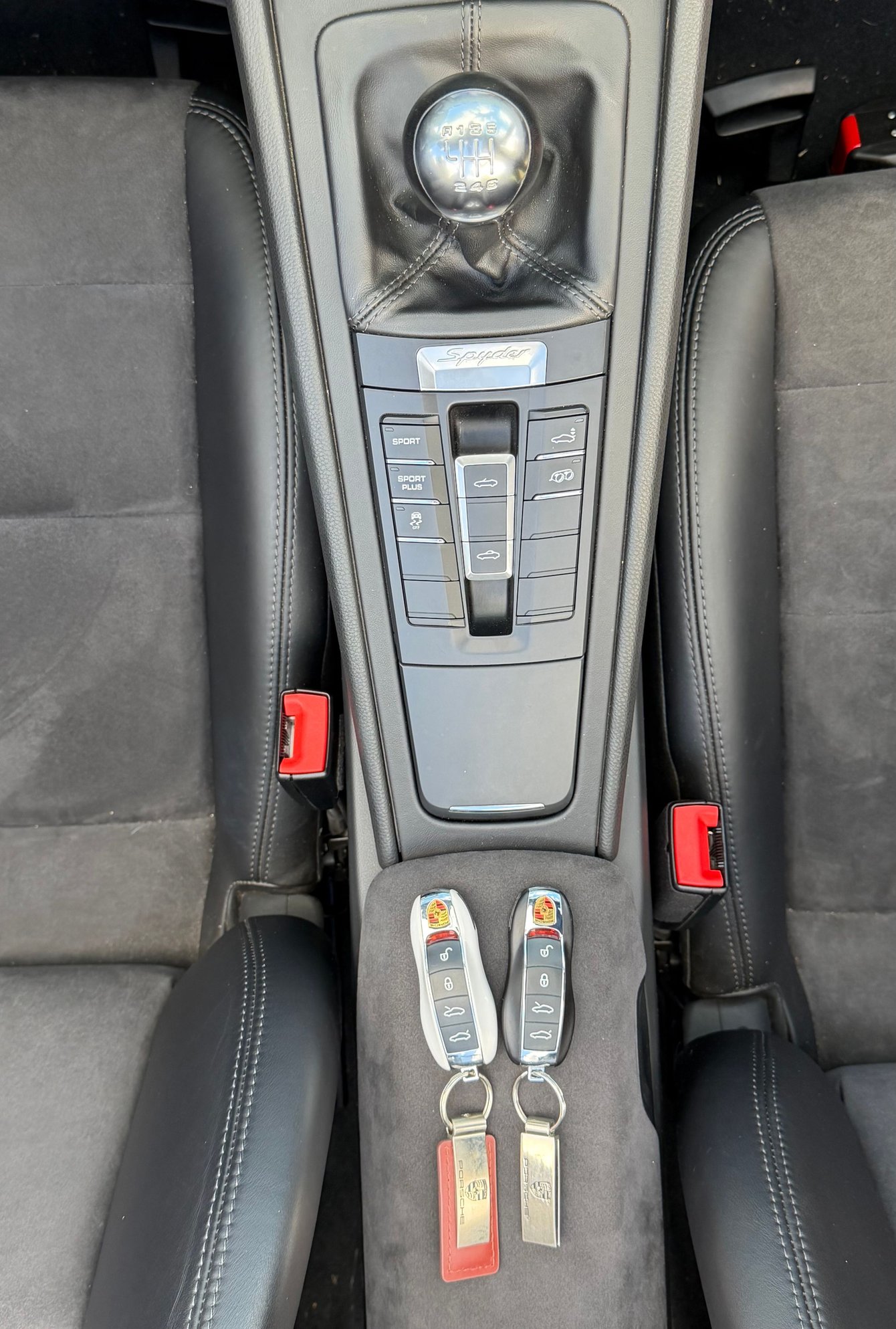 2016 Porsche Boxster - (NJ) 2016 981 Boxster Spyder 11K miles - Used - VIN WP0CC2A89GS152622 - 11,362 Miles - 6 cyl - 2WD - Manual - Convertible - White - Flemington, NJ 08822, United States