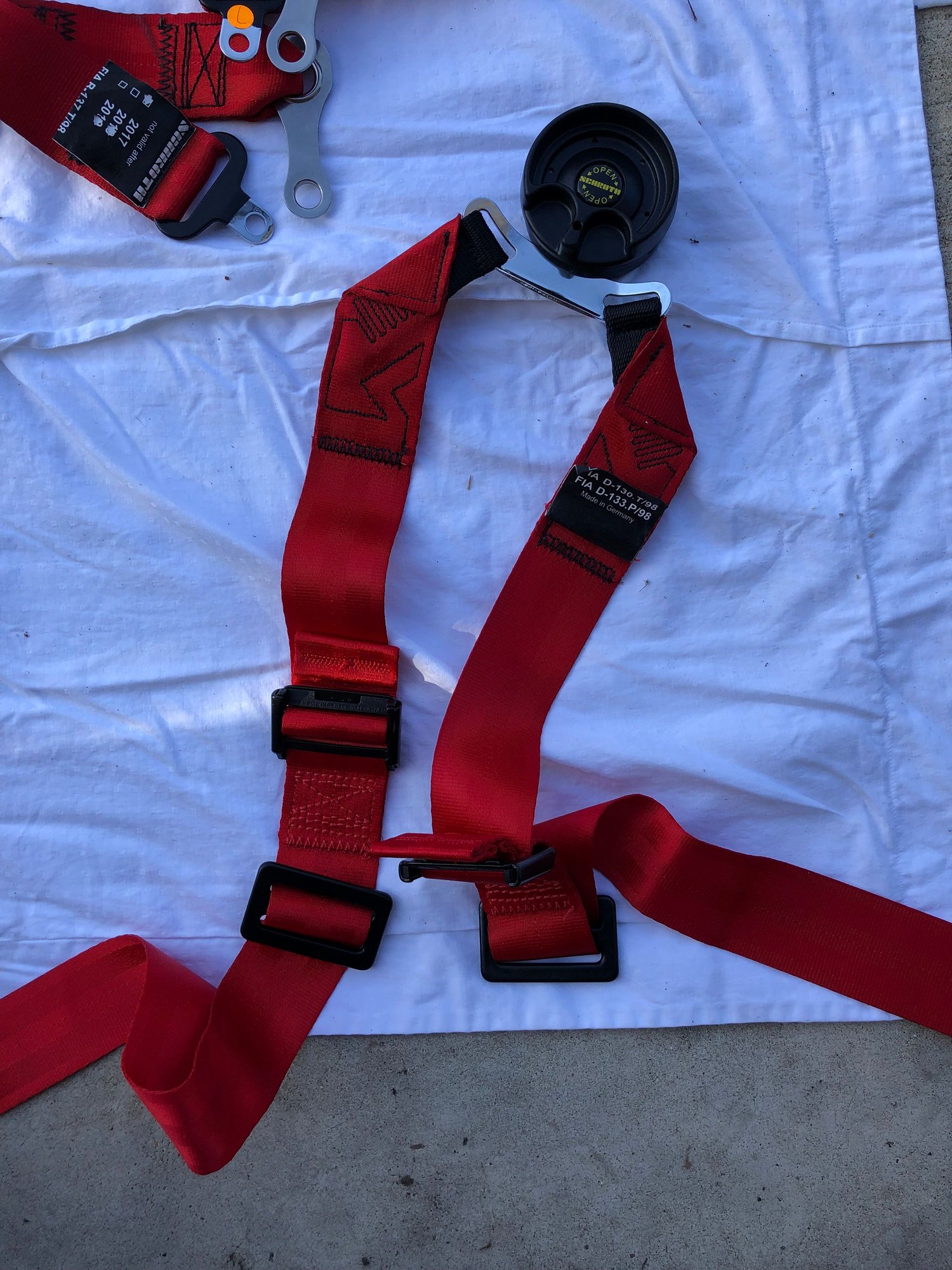 Interior/Upholstery - Schroth 6-Point Harness Set (One) 2017 Expiration Hans - Used - 1950 to 2019 Porsche All Models - Chicago, IL 60625, United States