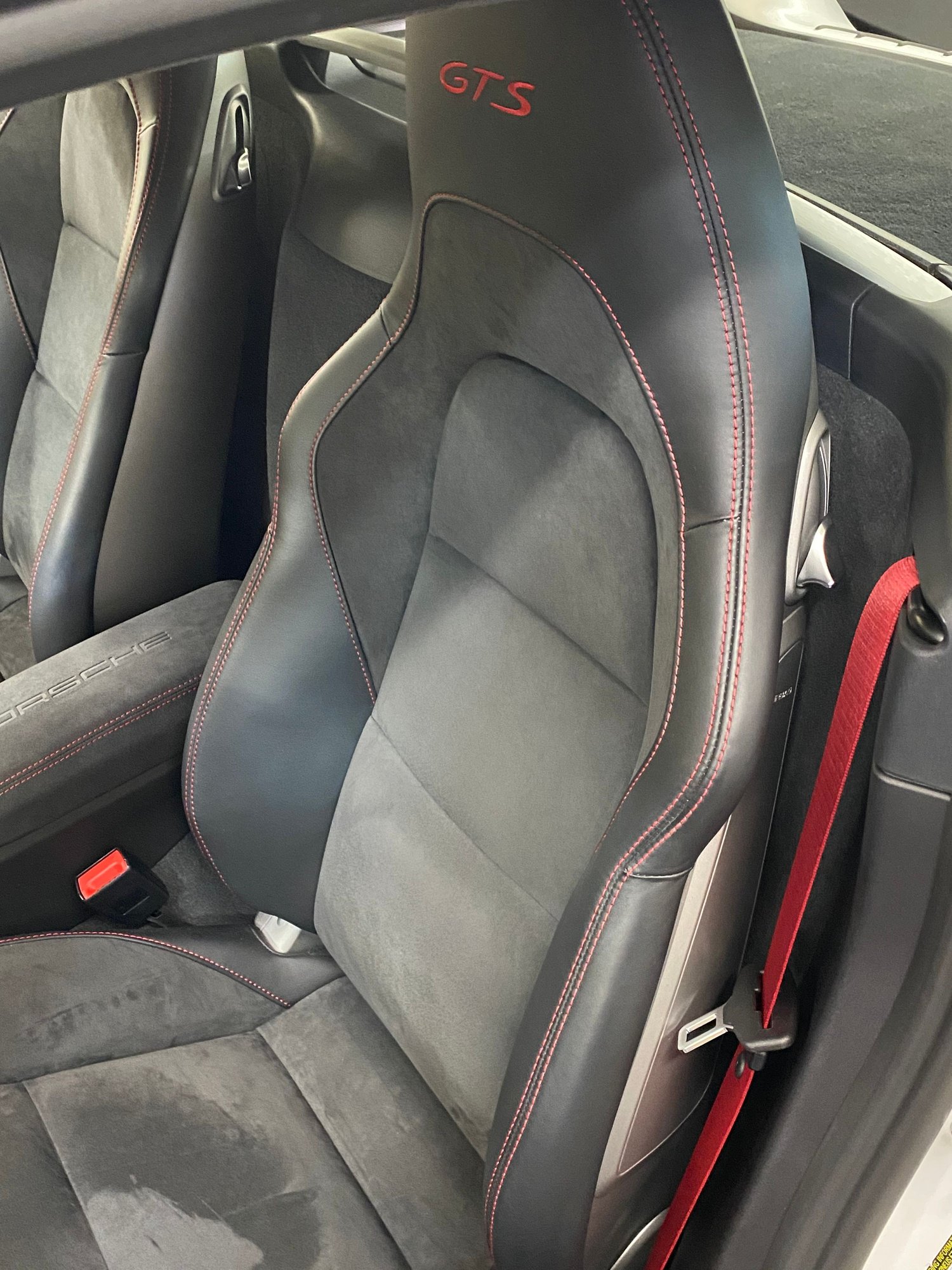 2018 Porsche 718 Cayman - 2018 Cayman GTS - Used - VIN WP0AB2A80JK279552 - 3,734 Miles - 4 cyl - 2WD - Manual - Coupe - White - Marshalltown, IA 50158, United States