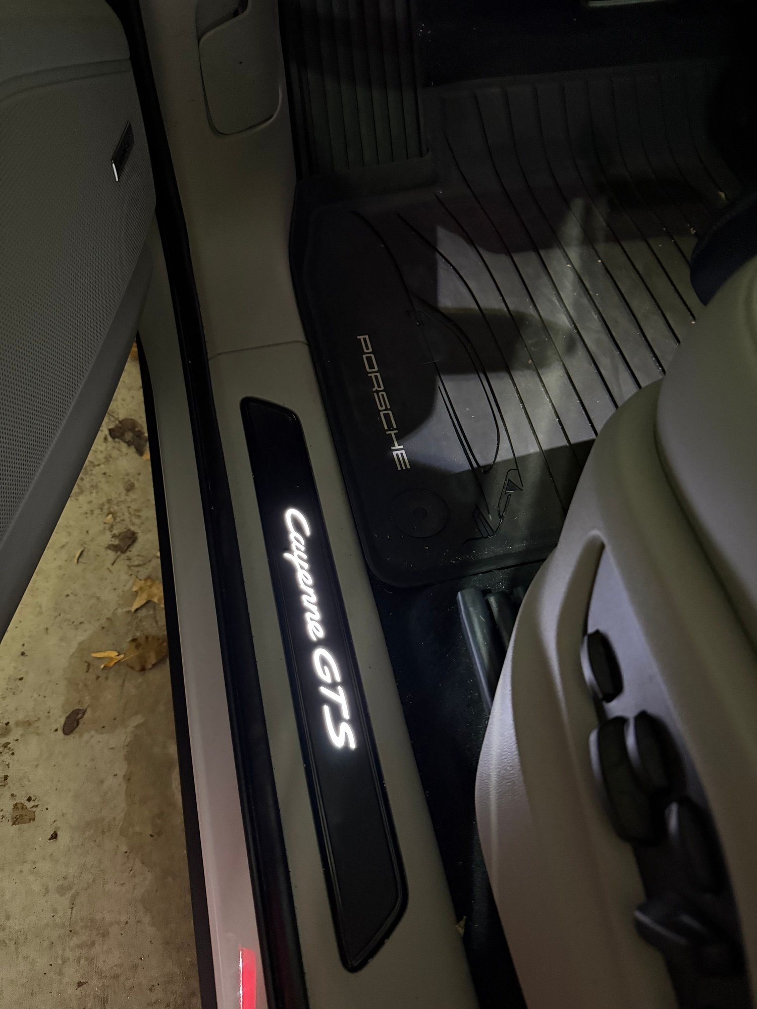 2022 Porsche Cayenne - 2022 Cayenne Coupe GTS White, Graphite/Chalk Interior, Premium, Assistance & More - Used - VIN WP1BG2AY8NDA55735 - 30,500 Miles - 8 cyl - AWD - Automatic - SUV - White - Boston, MA 02129, United States