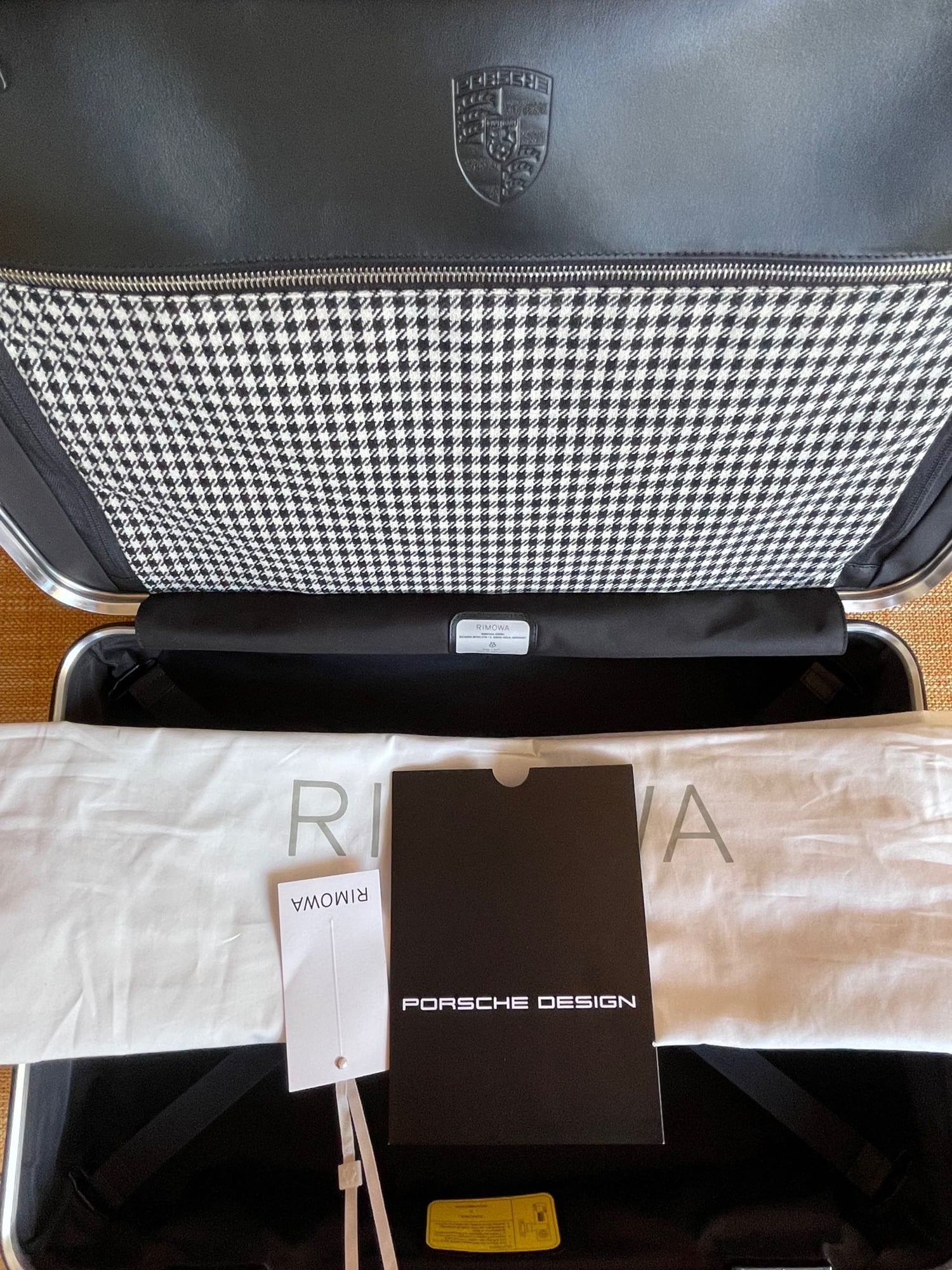 Rimowa and Porsche present the Pepita suitcase – Roadness