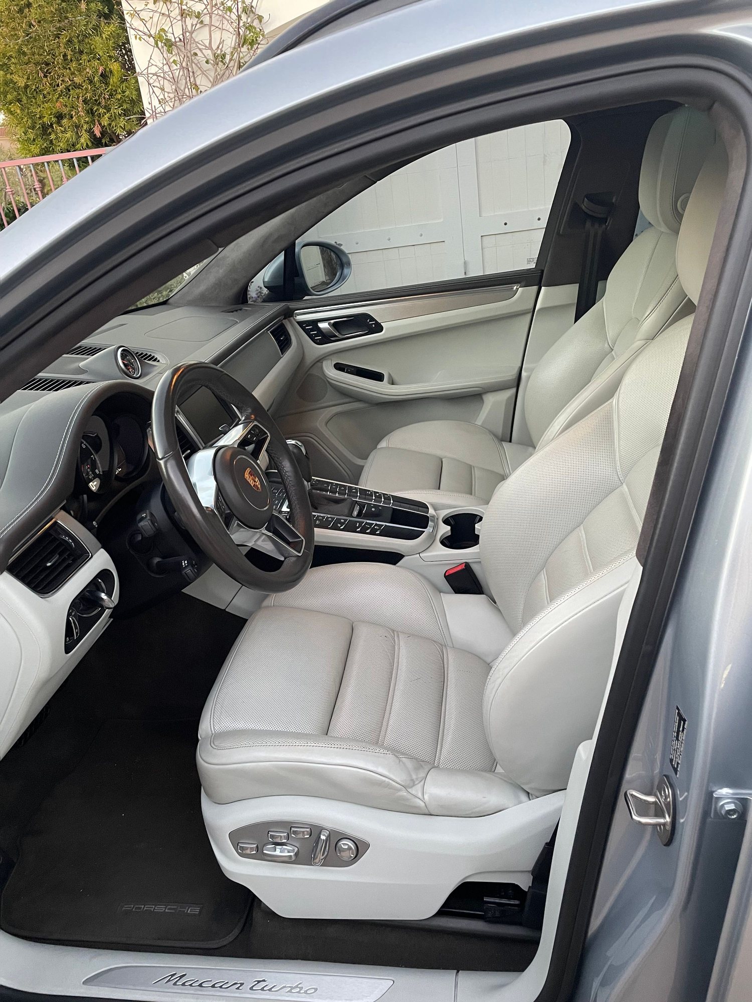 2016 Porsche Macan - Fully-loaded Porsche Macan Turbo in rare color combination - Used - VIN WP1AF2A54GLB90059 - 57,560 Miles - 6 cyl - AWD - Automatic - SUV - Silver - Culver City, CA 90232, United States