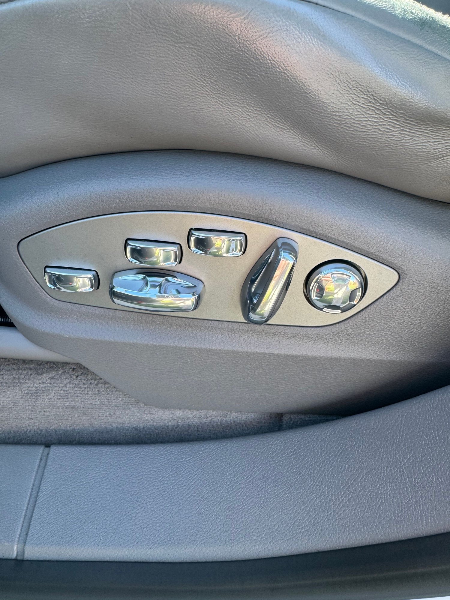 2013 Porsche Cayenne - 2013 Porsche Cayenne Diesel - RARE w/ air suspension + PASM and more - recent maint. - Used - VIN WP1AF2A28DLA38089 - 108,400 Miles - 6 cyl - AWD - Automatic - SUV - White - Pittsburgh, PA 15367, United States