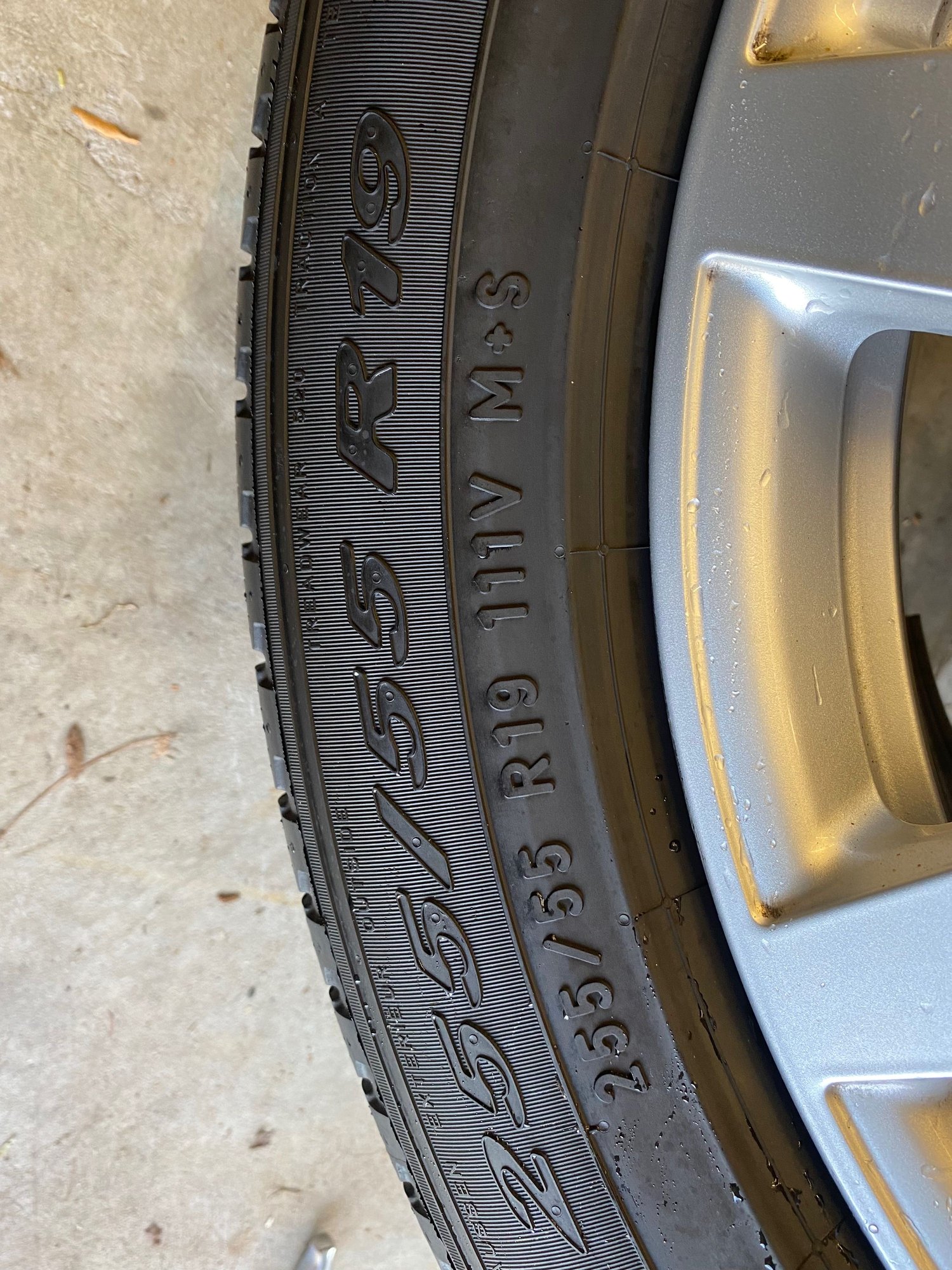 Wheels and Tires/Axles - Cayenne (9y)) 19" Wheels w/ All-Season Tires - Used - Lexington, MA 2420, United States