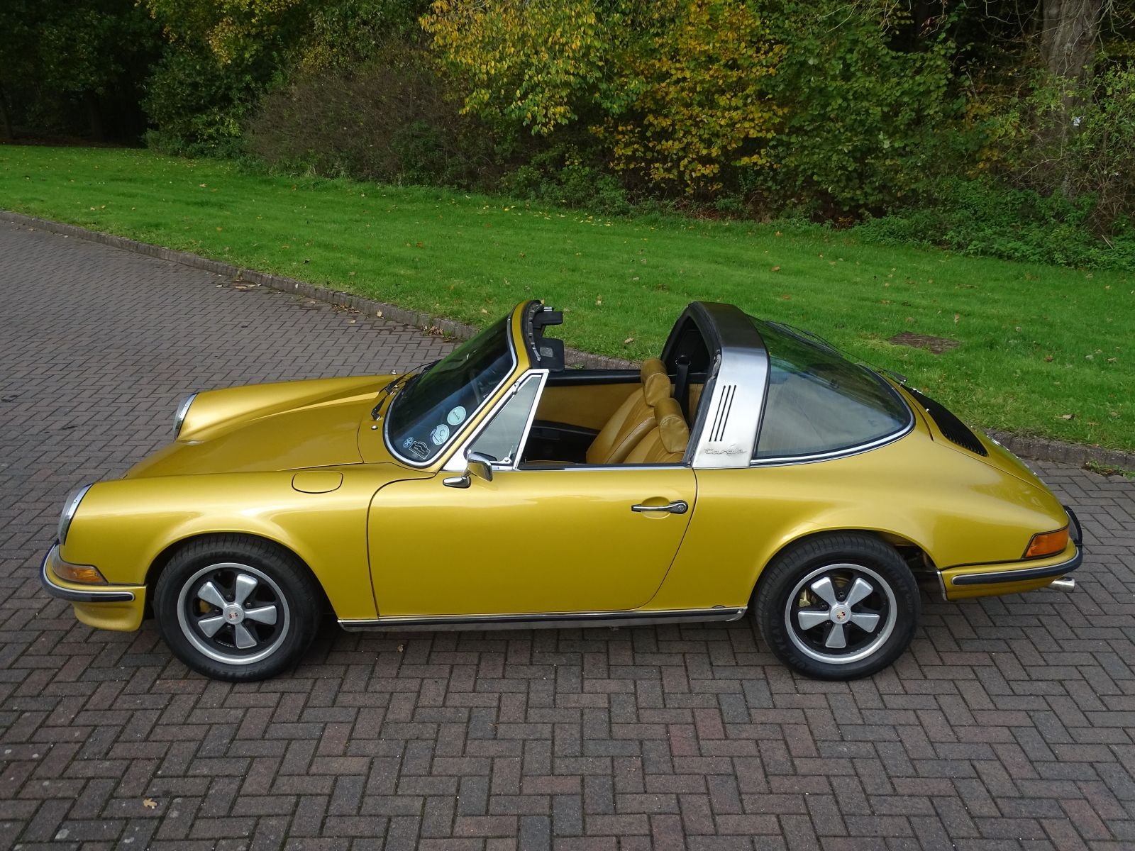 1973 Porsche 911 - 1973 Porsche 911 E 2.4 Targa - One of only 59 UK RHD, 1/1 in this colour - Used - VIN 9113210551 - 133,000 Miles - 2WD - Manual - Gold - Runcorn WA71TA, United Kingdom