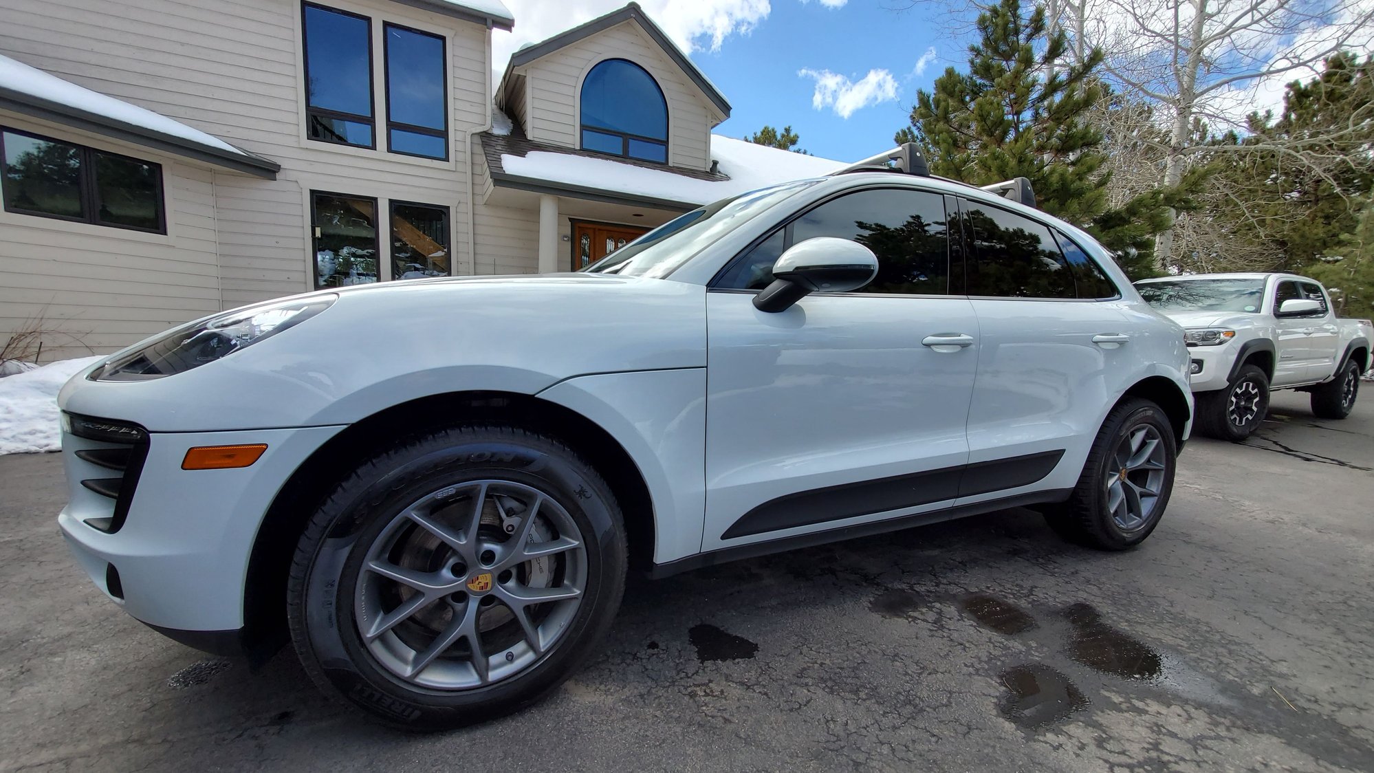 2018 Porsche Macan S Immaculate 20" RS and Winter Tire set, Roof Rack