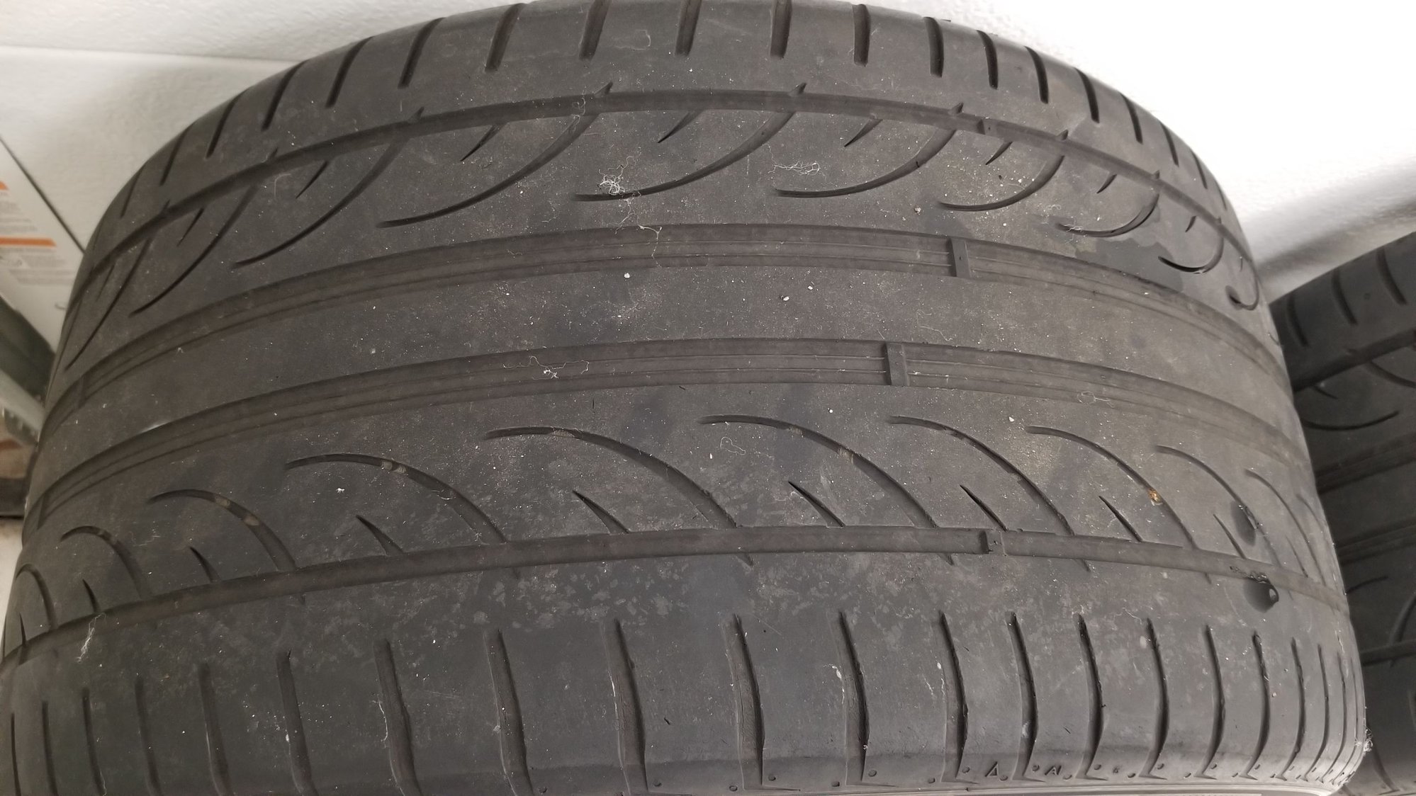 carrera virtuoso tyre size