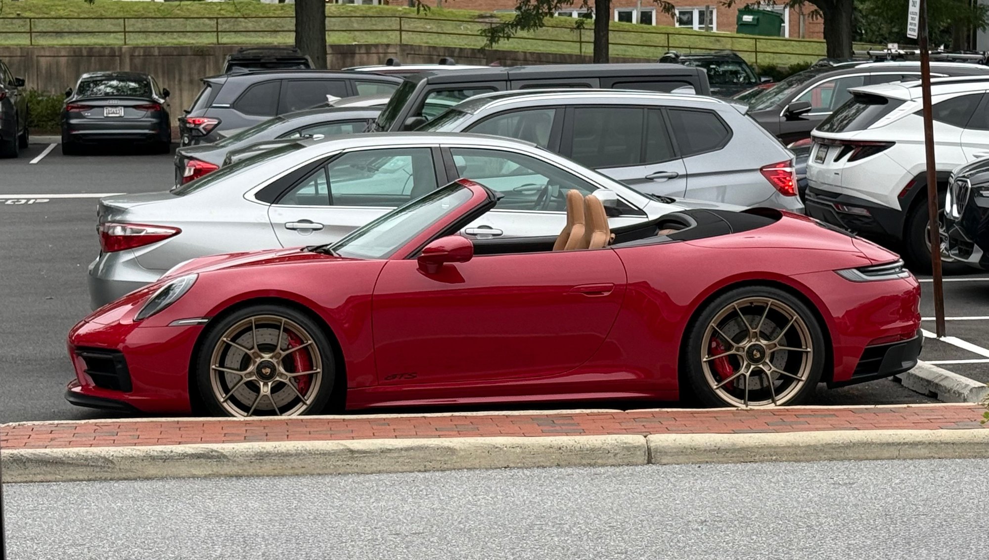 I’m really loving the look of the OEM lightweight Neodyme wheels and matched well with the Black/Cognac interior. 