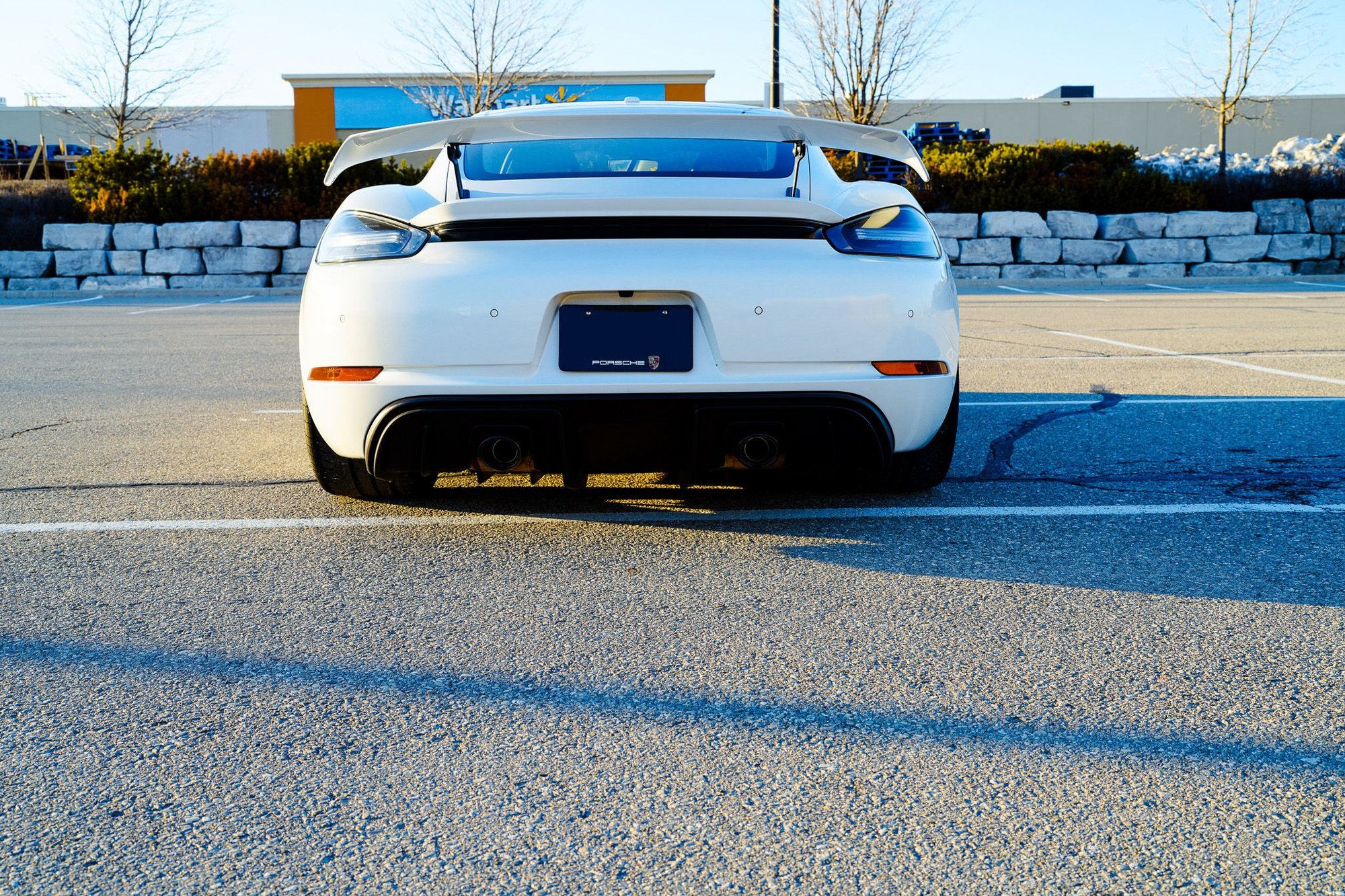 2022 Porsche 718 - 2022 718 GT4.  **Manual**, Carrera White - Used - VIN WP0AC2A86NS275315 - 6 cyl - 2WD - Manual - Coupe - White - Oakville, ON L6H0N5, Canada