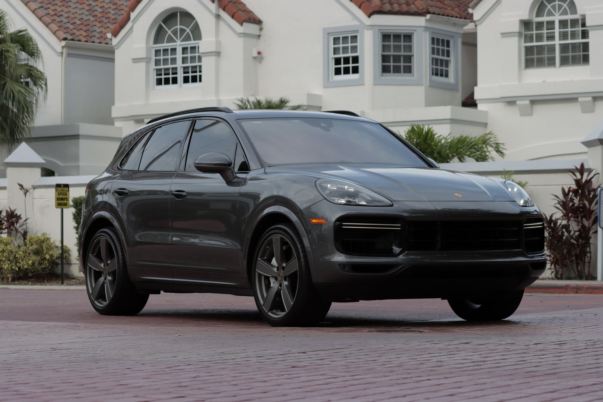 2019 Porsche Cayenne - 2019 Porsche Cayenne Turbo w/ 25K miles - Used - VIN WP1AF2AY4KDA81288 - 25,389 Miles - 8 cyl - AWD - Automatic - SUV - Gray - Aventura, FL 33180, United States