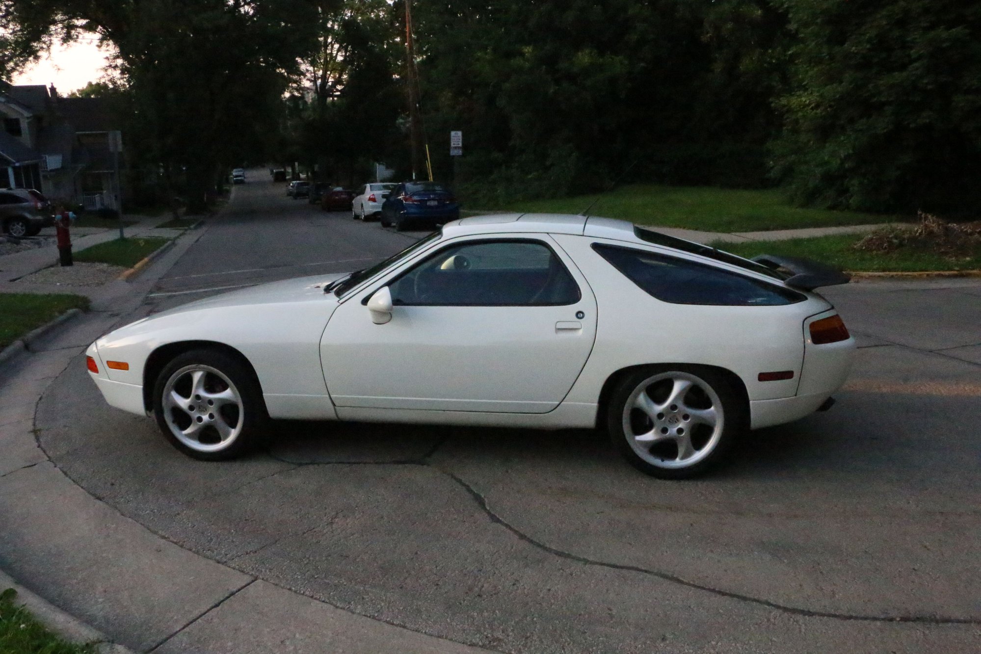 1990 Porsche 928 - Porsche 928 S4 1990 Manual! Low miles!! Excellent Driver!!! - Used - VIN WP0JB2924LS860376 - 72,625 Miles - 8 cyl - 2WD - Manual - Coupe - White - Madison, WI 53715, United States