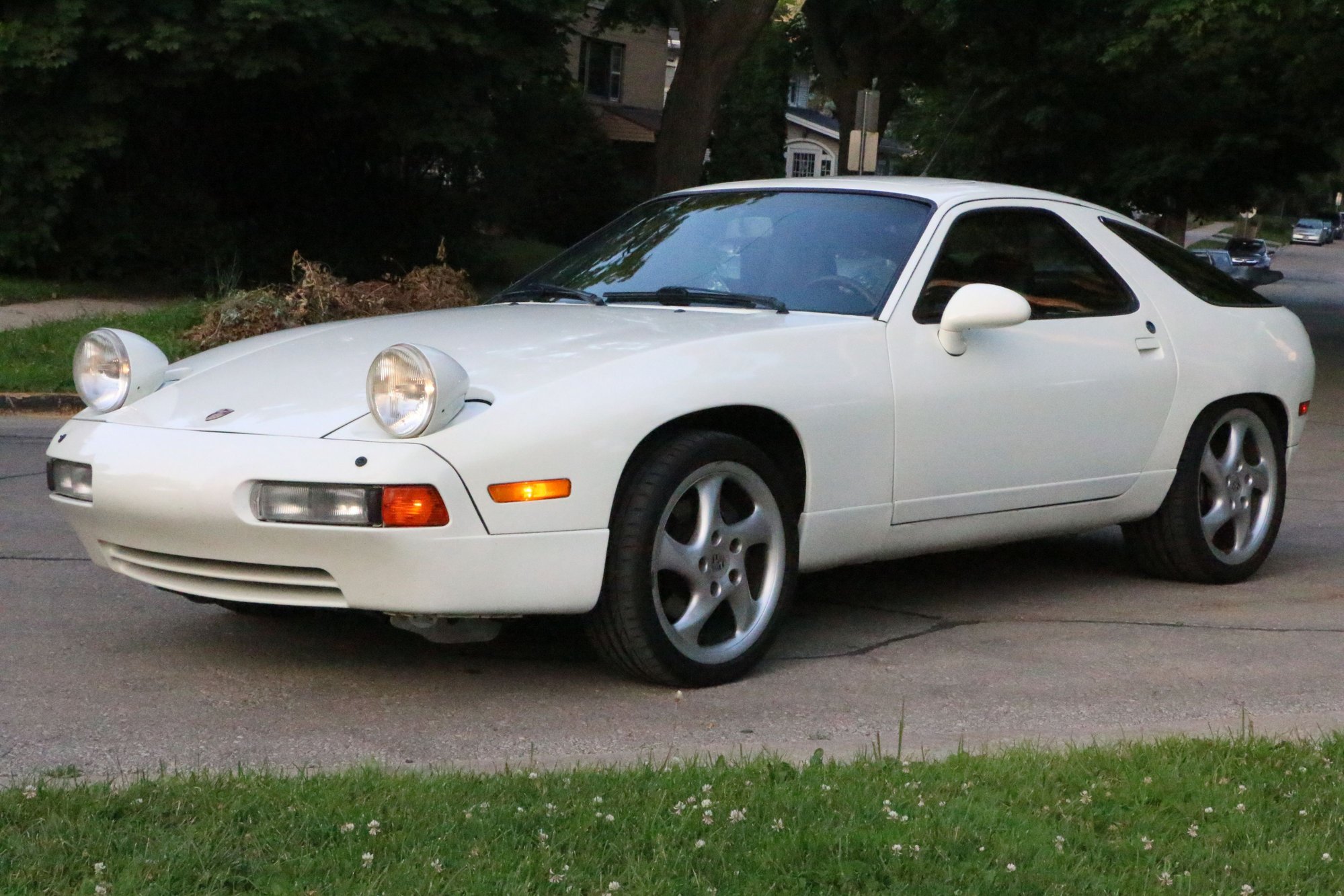 1990 Porsche 928 - Porsche 928 S4 1990 Manual! Low miles!! Excellent Driver!!! - Used - VIN WP0JB2924LS860376 - 72,625 Miles - 8 cyl - 2WD - Manual - Coupe - White - Madison, WI 53715, United States
