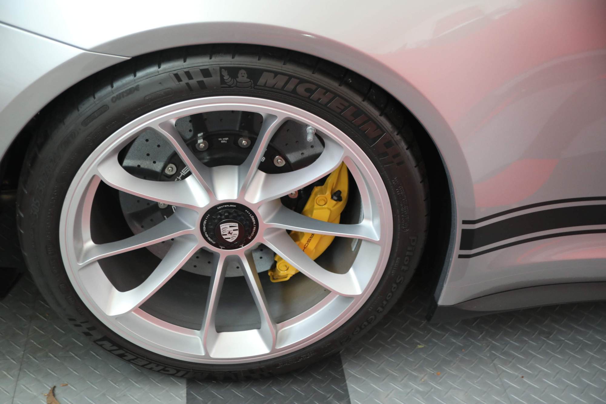 2016 Porsche 911 - Mint 2016 Porsche 911R for sale - Used - VIN WPOAF2A94GS195157 - 5,420 Miles - Manual - Coupe - Silver - Jacksonville, FL 32210, United States