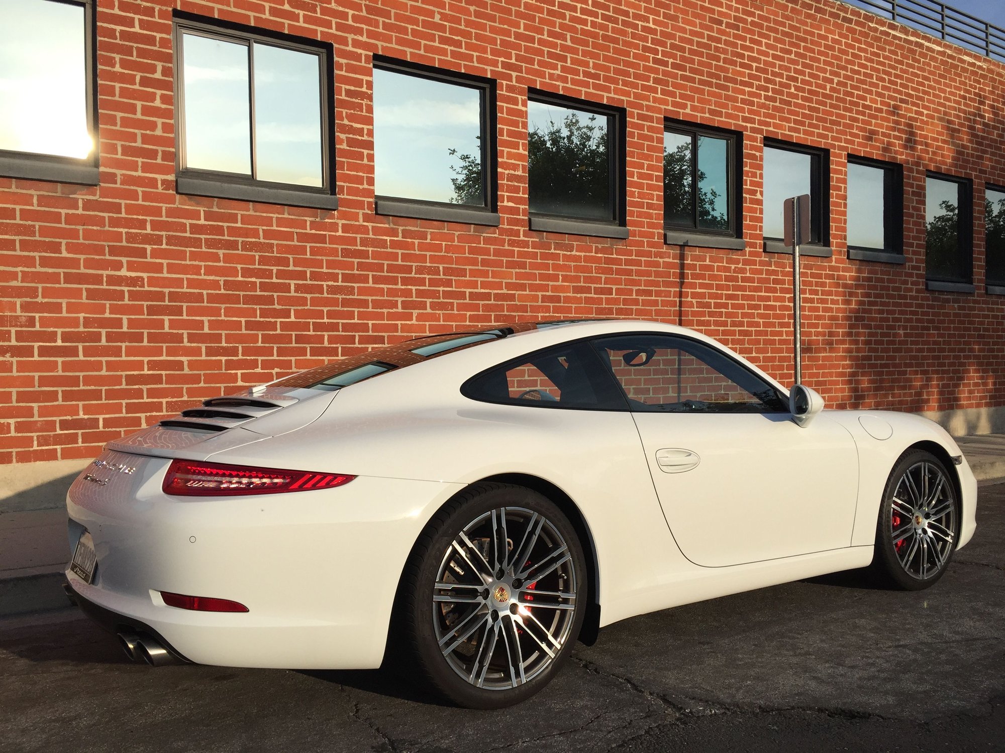 2014 Porsche 911 - 2014 Porsche 911S - CPO til July 2020 - Used - VIN WP0AB2A96ES122669 - 26,400 Miles - 6 cyl - 2WD - Automatic - Coupe - White - Burbank, CA 91501, United States