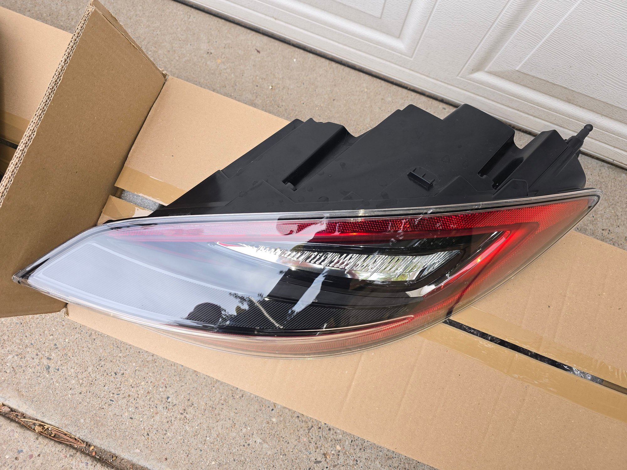 Lights - Cayman 981 GTS Euro Spec Tail Lights - Used - 2012 to 2016 Porsche Cayman - Albuquerque, NM 87109, United States