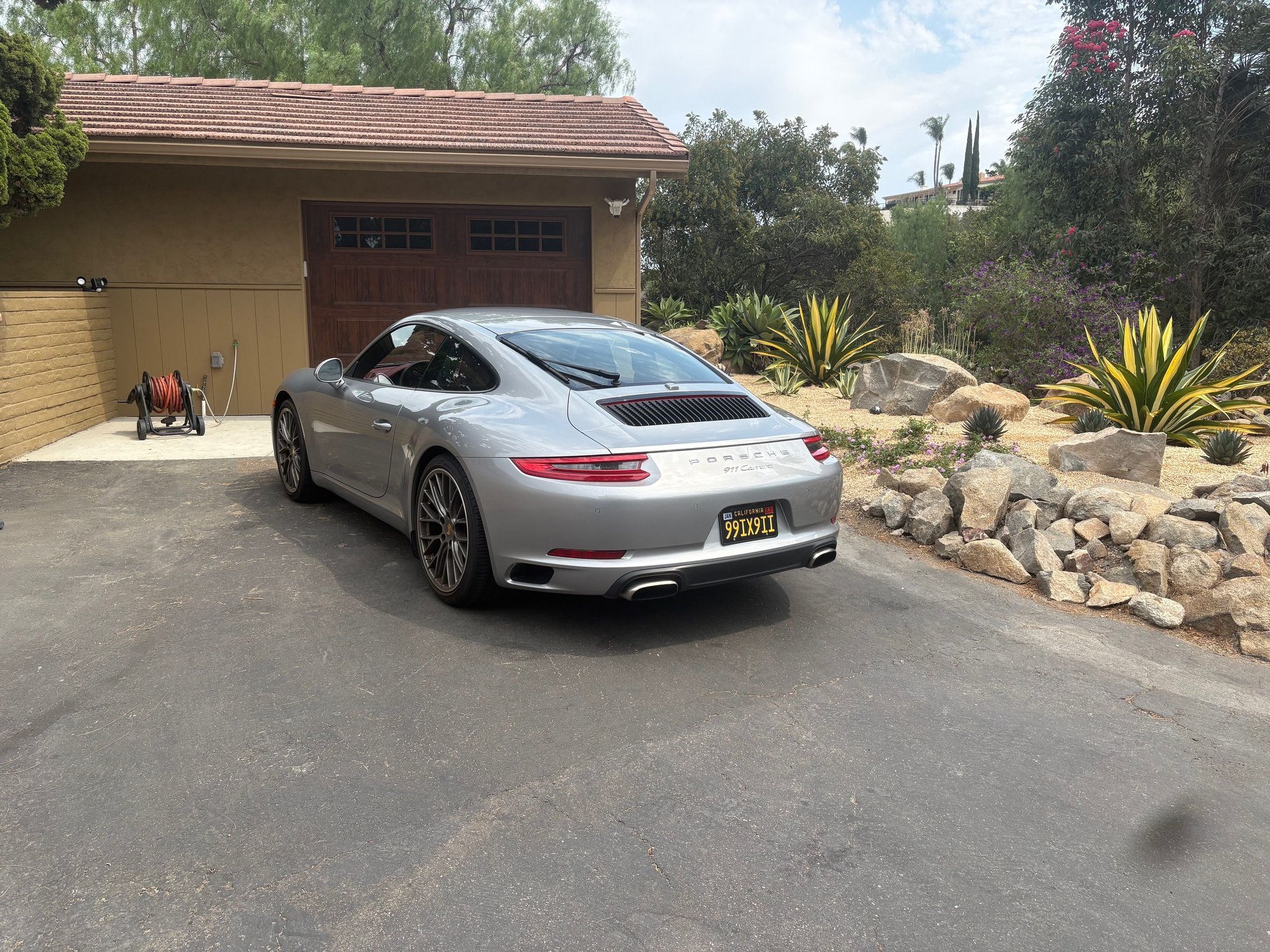 2017 Porsche 911 - 2017 991.2 Carrera Coupe - Silver W/ Red Interior - PDK - 23,XXX Miles - Many Options - Used - VIN Highly Optioned - 6 cyl - 2WD - Automatic - Coupe - Silver - San Diego, CA 92126, United States