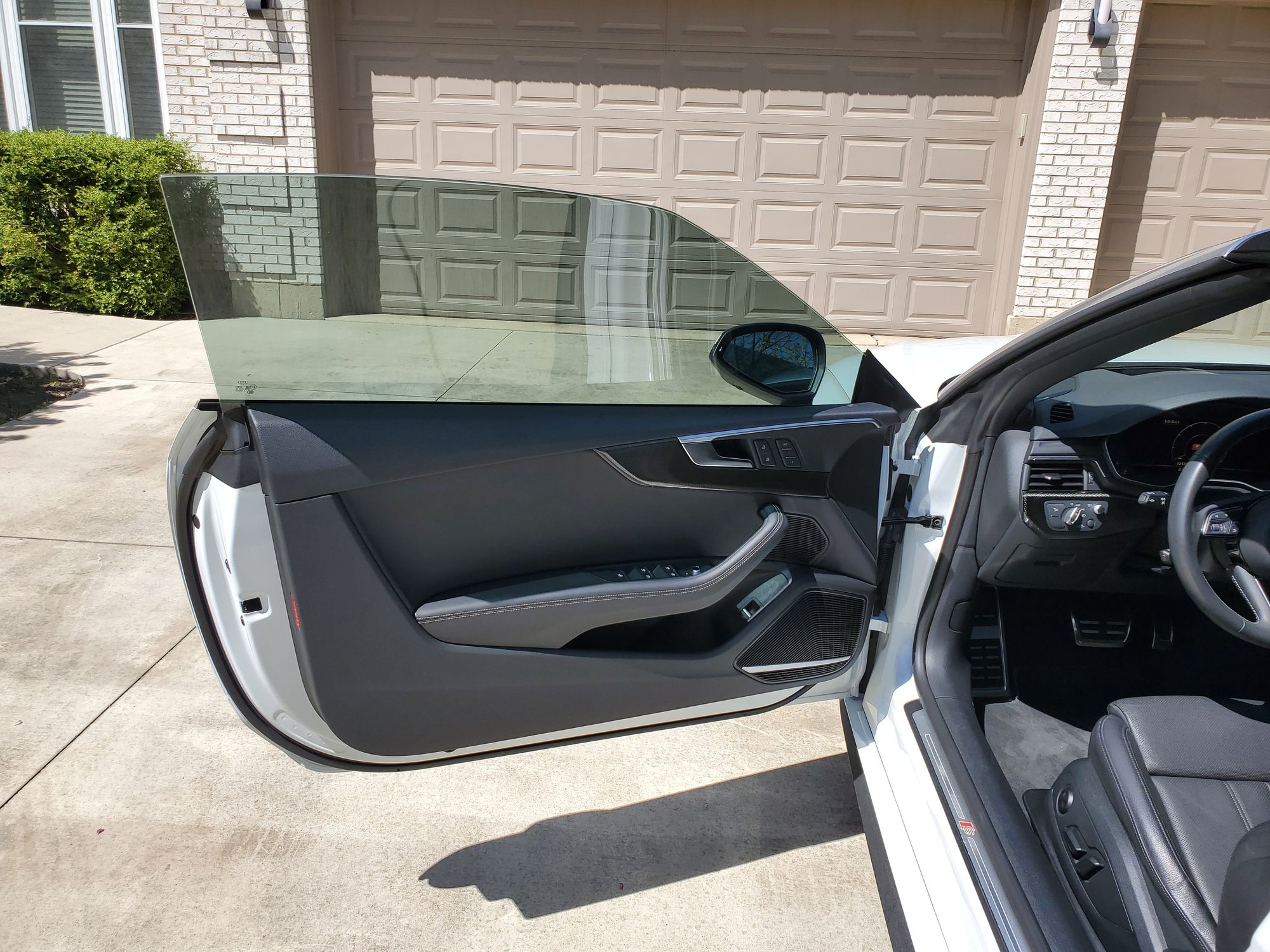 2018 Audi S5 - FS: 2018 Audi S5 Cabriolet - low miles (12.579) and loaded with options...... - Used - VIN WAU24GF56JN020120 - 12,579 Miles - 6 cyl - AWD - Automatic - Convertible - White - Gurnee, IL 60031, United States