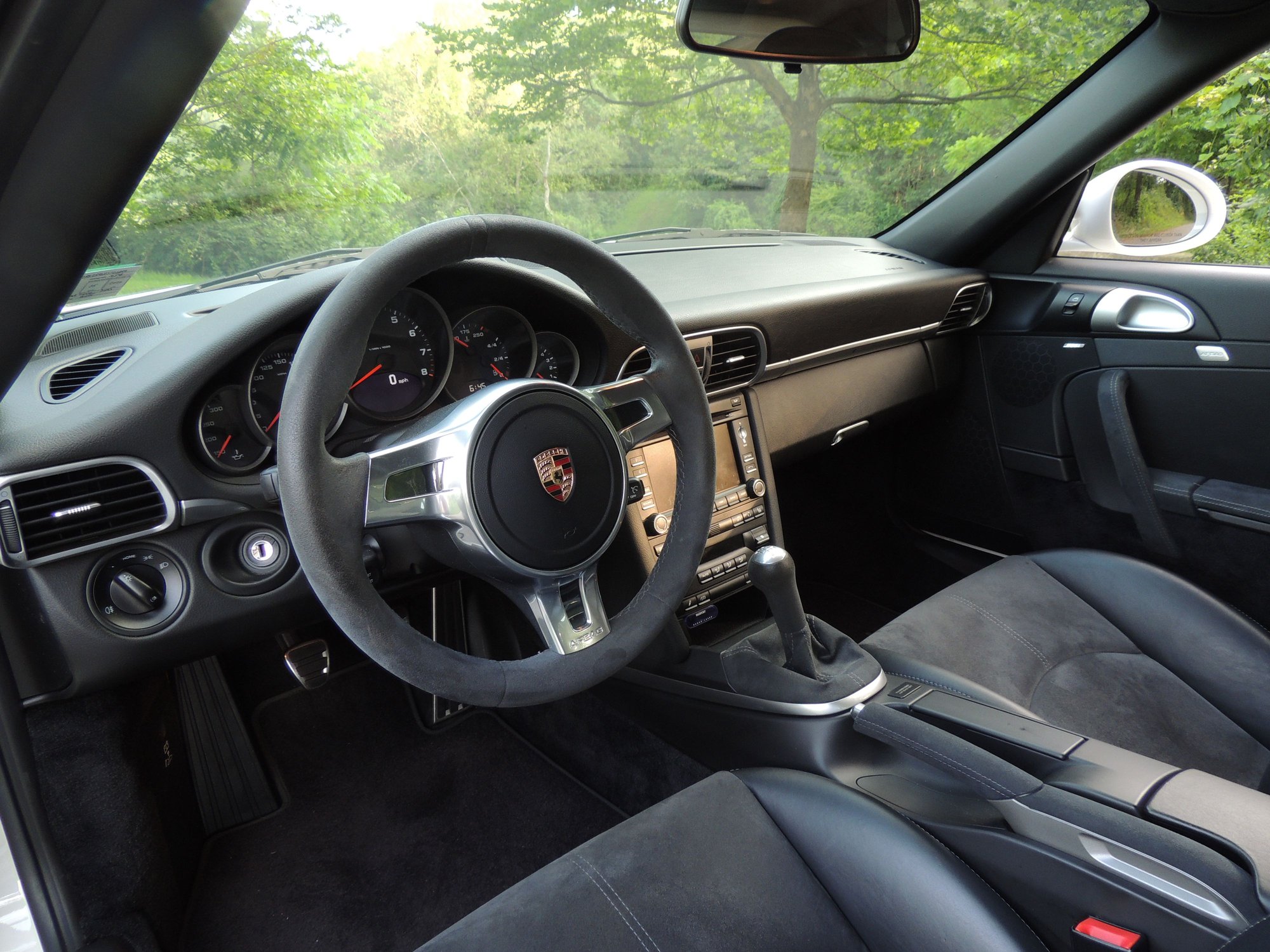 2011 Porsche 911 - Beautiful 911 GTS - Used - VIN WP0AB2A96BS720899 - 20,600 Miles - 6 cyl - 2WD - Manual - Coupe - White - Gibsonia, PA 15044, United States