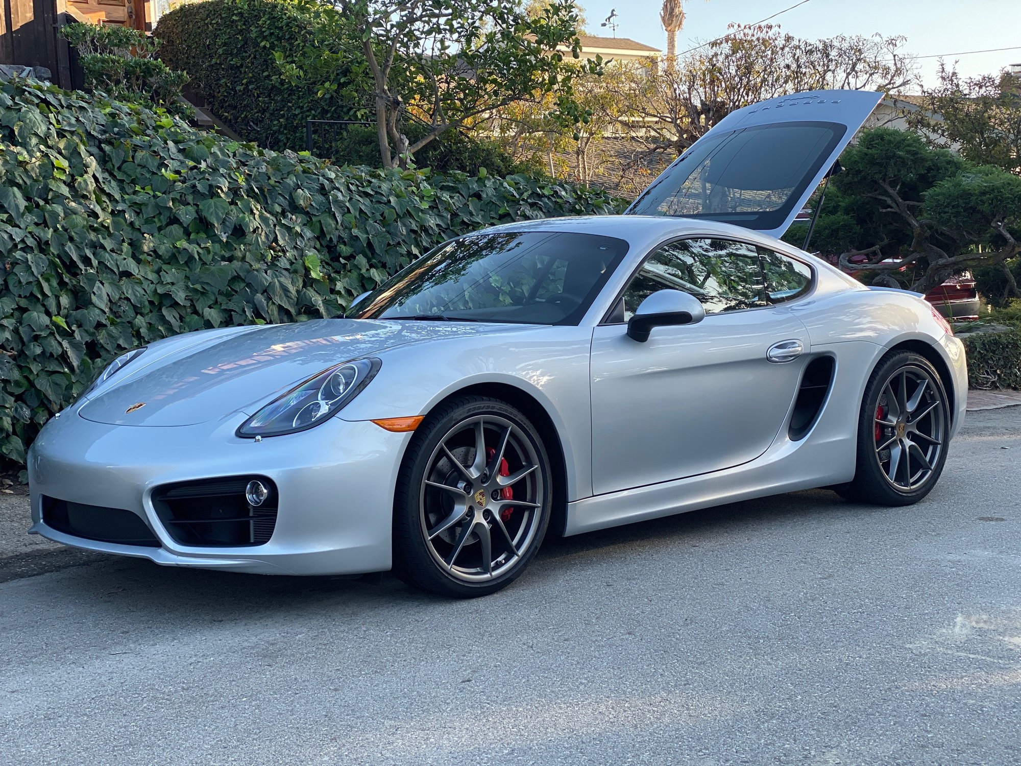 2014 Porsche Cayman - 2014 Cayman S PDK - Used - VIN WP0AB2A89EK192271 - 31,000 Miles - 6 cyl - 2WD - Automatic - Coupe - Silver - Laguna Beach, CA 92651, United States