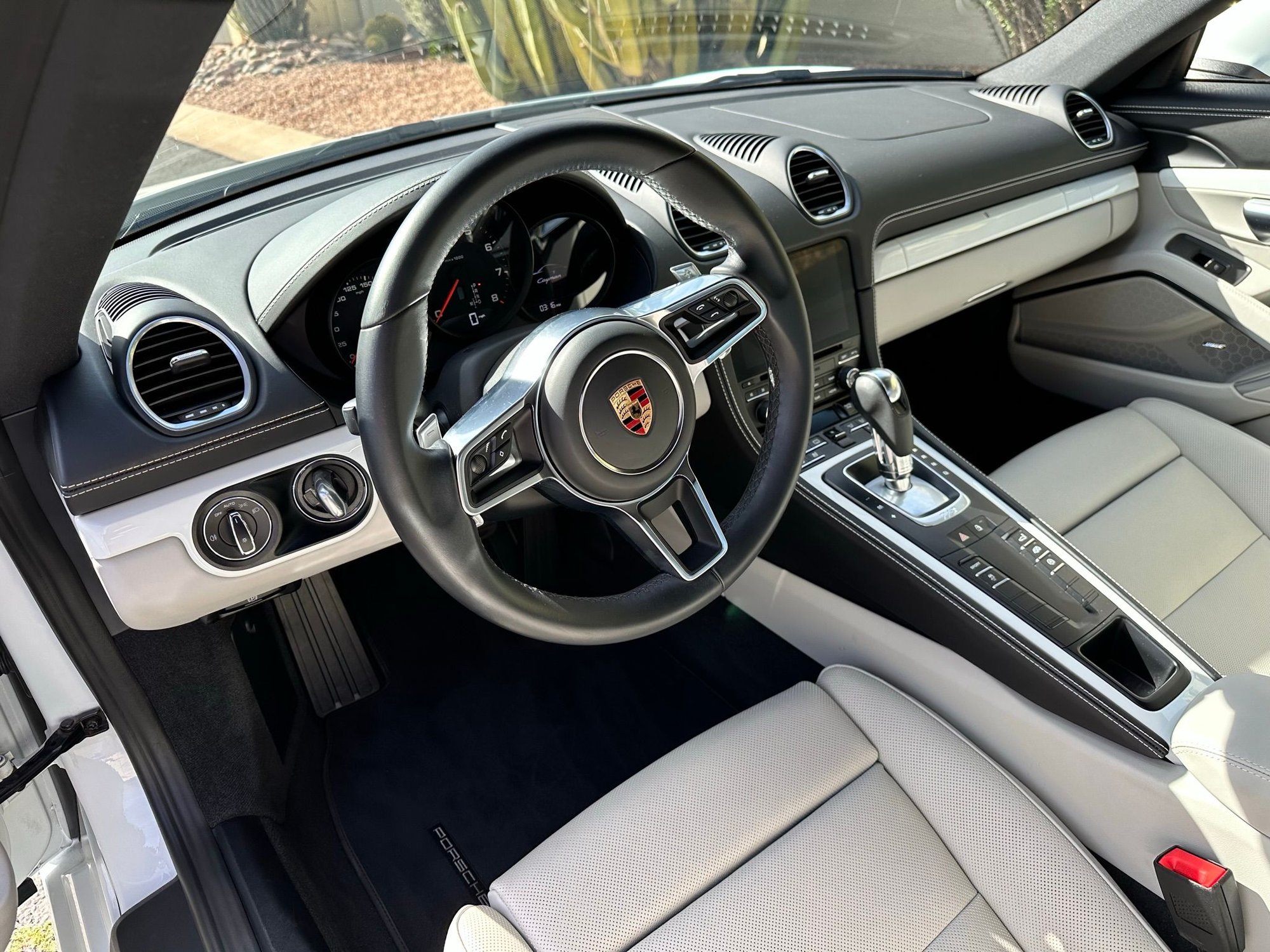 2019 Porsche 718 Cayman - 2019 718 Cayman 7K Miles, Awesome spec including black/chalk FULL leather int - Used - VIN WP0AA2A82KS260781 - 7,008 Miles - 4 cyl - 2WD - Automatic - Coupe - White - Scottsdale, AZ 85251, United States