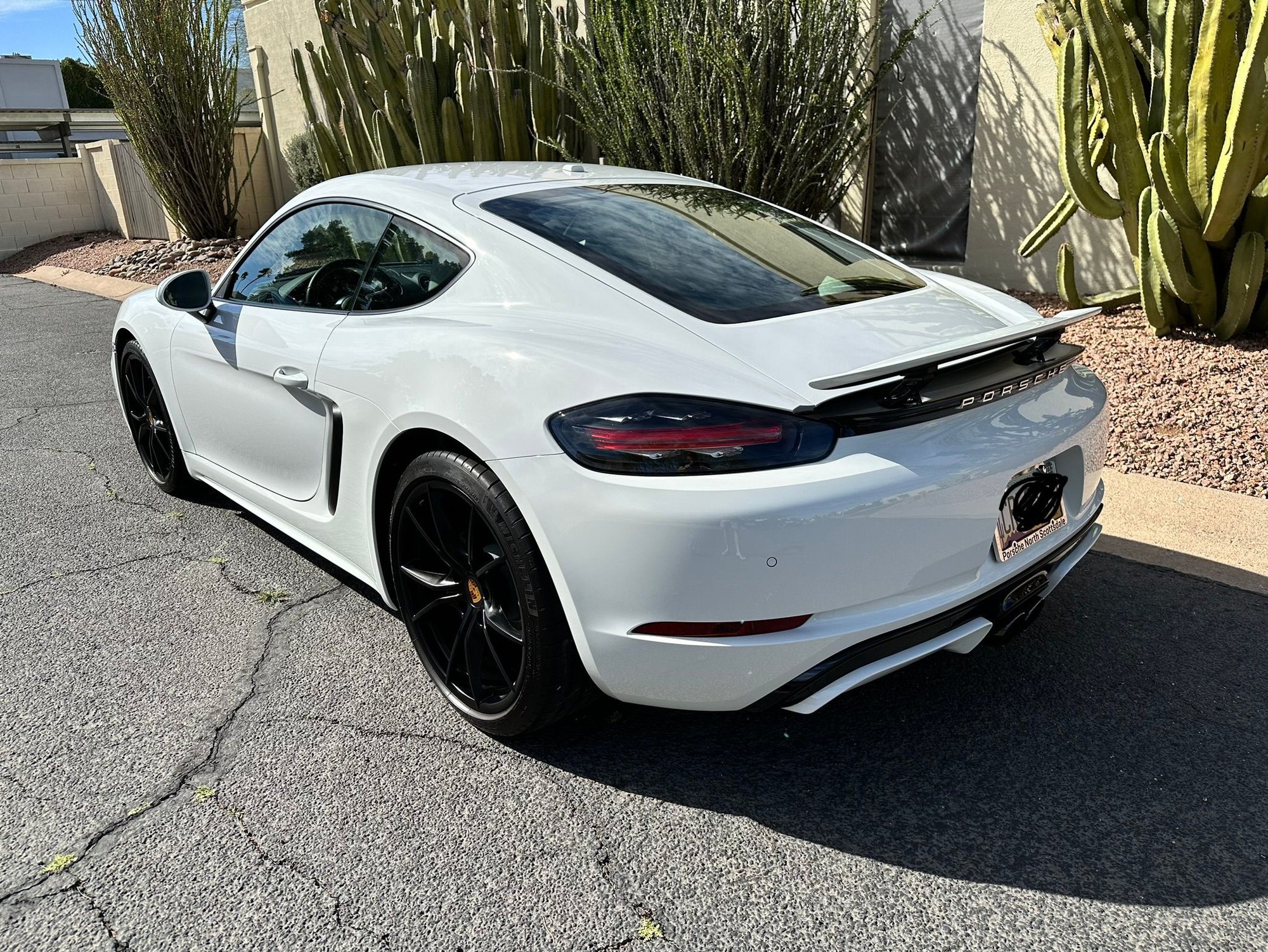 2019 Porsche 718 Cayman - 2019 718 Cayman 7K Miles, Awesome spec including black/chalk FULL leather int - Used - VIN WP0AA2A82KS260781 - 7,008 Miles - 4 cyl - 2WD - Automatic - Coupe - White - Scottsdale, AZ 85251, United States