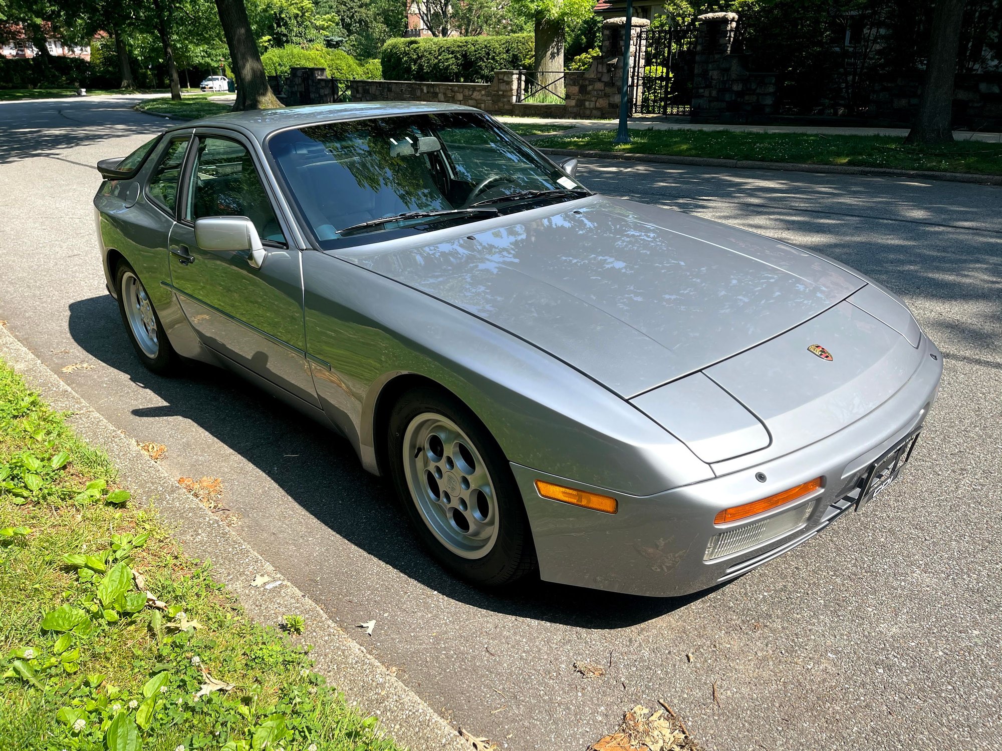 1986 Porsche 944 - 1986 Porsche 944 Turbo Rare Sapphire Metallic Color White Leather Interior 85k miles - Used - VIN WP0AA0951GN151622 - 85,000 Miles - 4 cyl - 2WD - Manual - Coupe - Silver - Forest Hills, NY 11375, United States