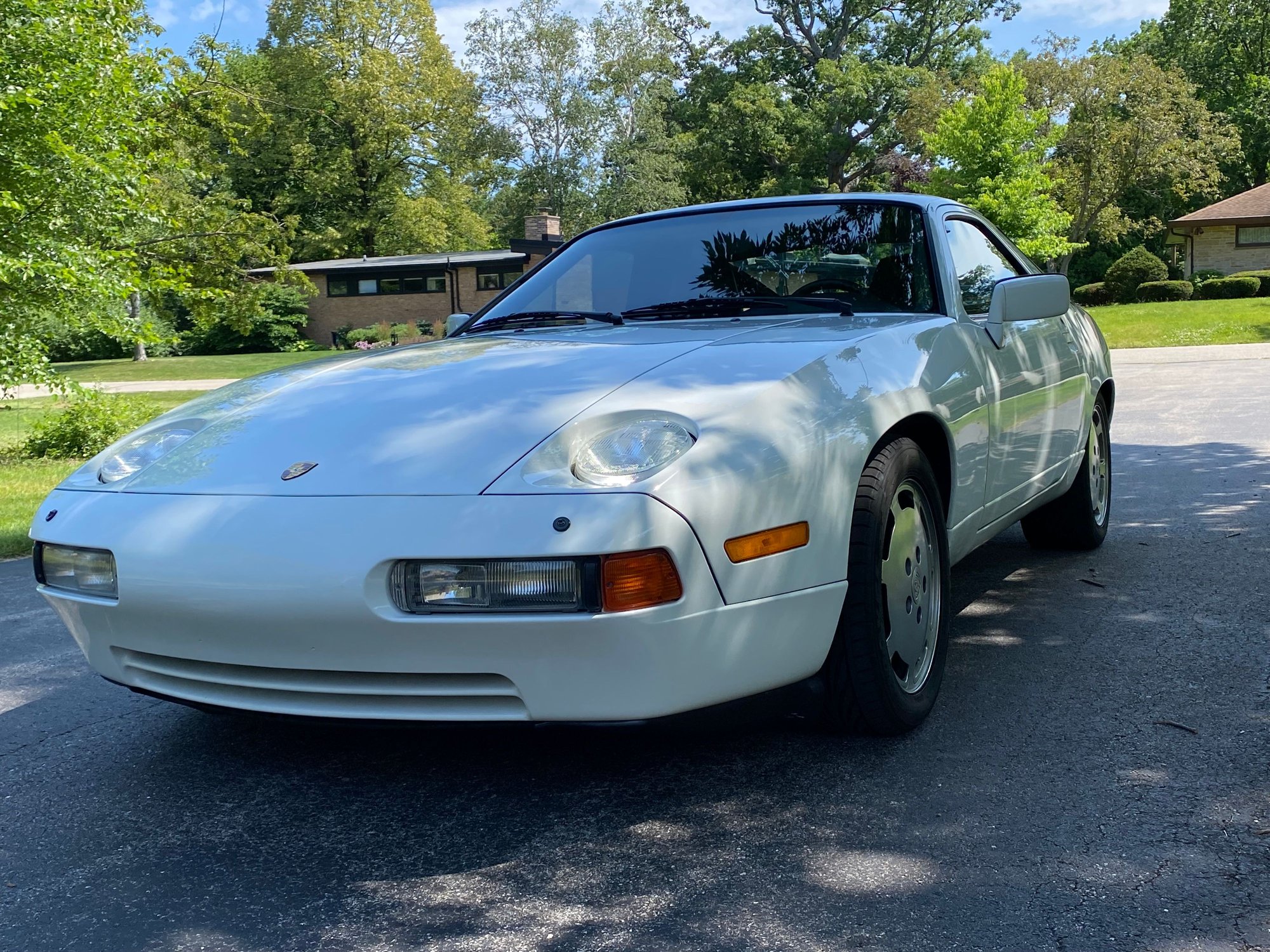 1988 Porsche 928 - 1988 928 S4 - No Deferred Maintenance - Used - VIN WP0JB092XJS860755 - 85,330 Miles - 8 cyl - 2WD - Automatic - Coupe - White - Milwaukee, WI 53217, United States