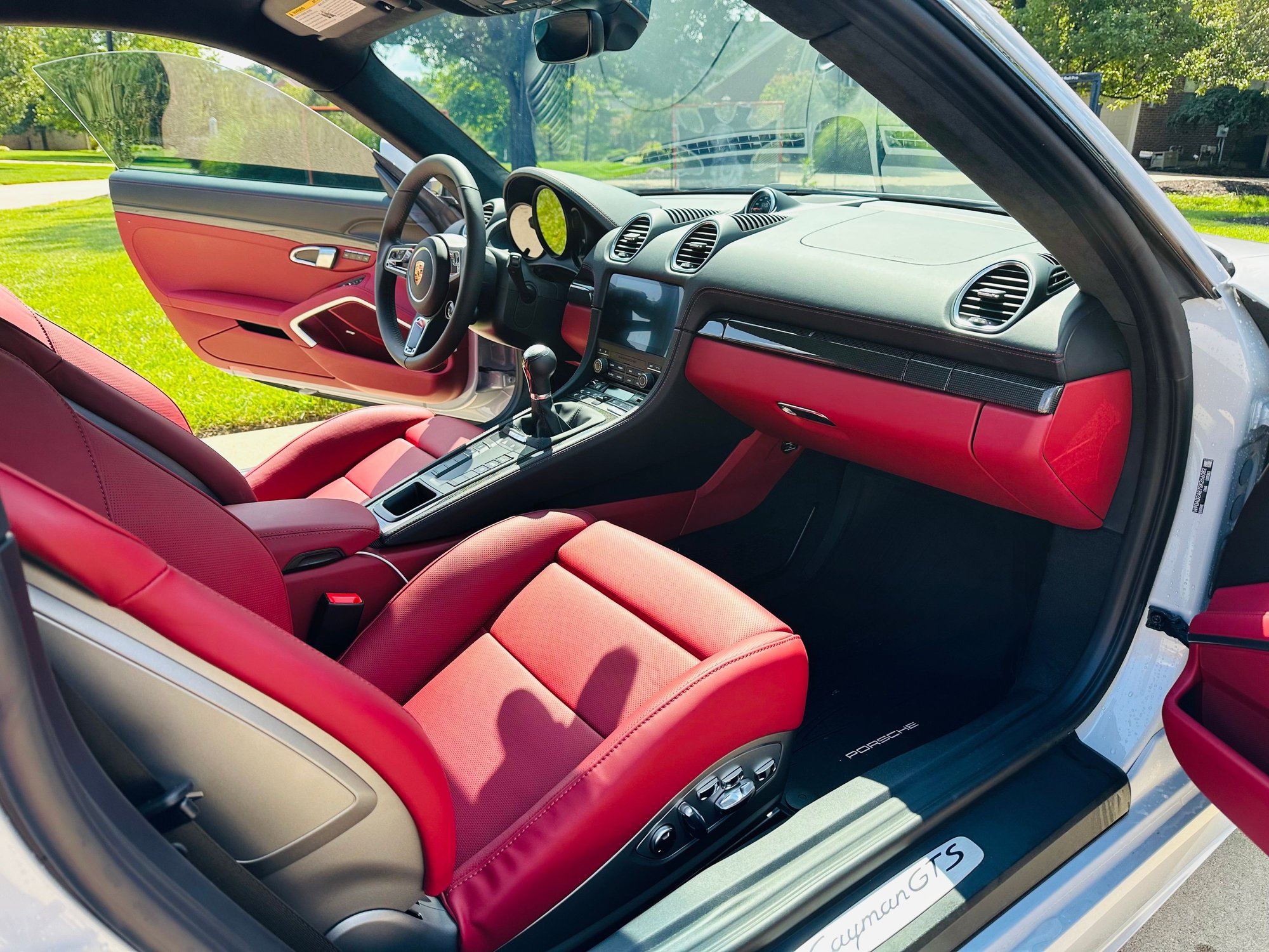 2025 Porsche 718 - 2025 Cayman GTS 4.0 Manual.  Like new.  Less than 500 miles.  Loaded.  Ice Grey/Red - Used - Cincinnati, OH 45140, United States