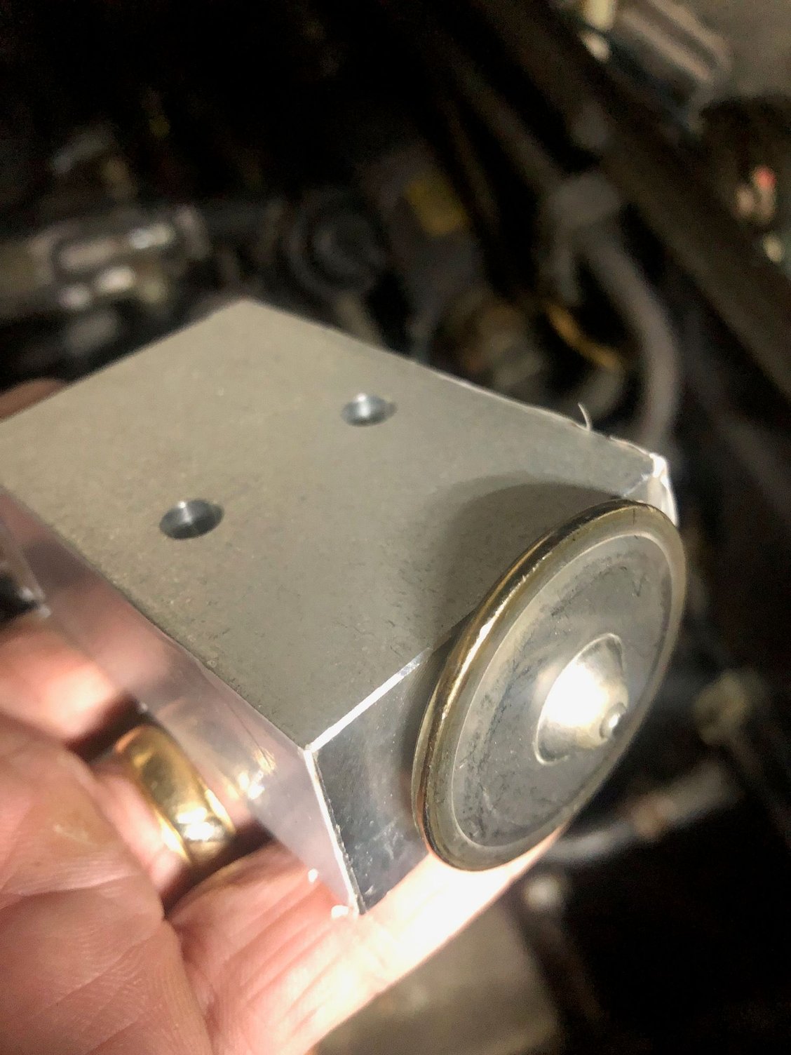 New Valve connections were maybe 1-2mm to far apart on the motor side. there may be good aftermarft ones but this was not it. After fidling all possible connectons for 6 hours I gave up and put the original Porsche part back in