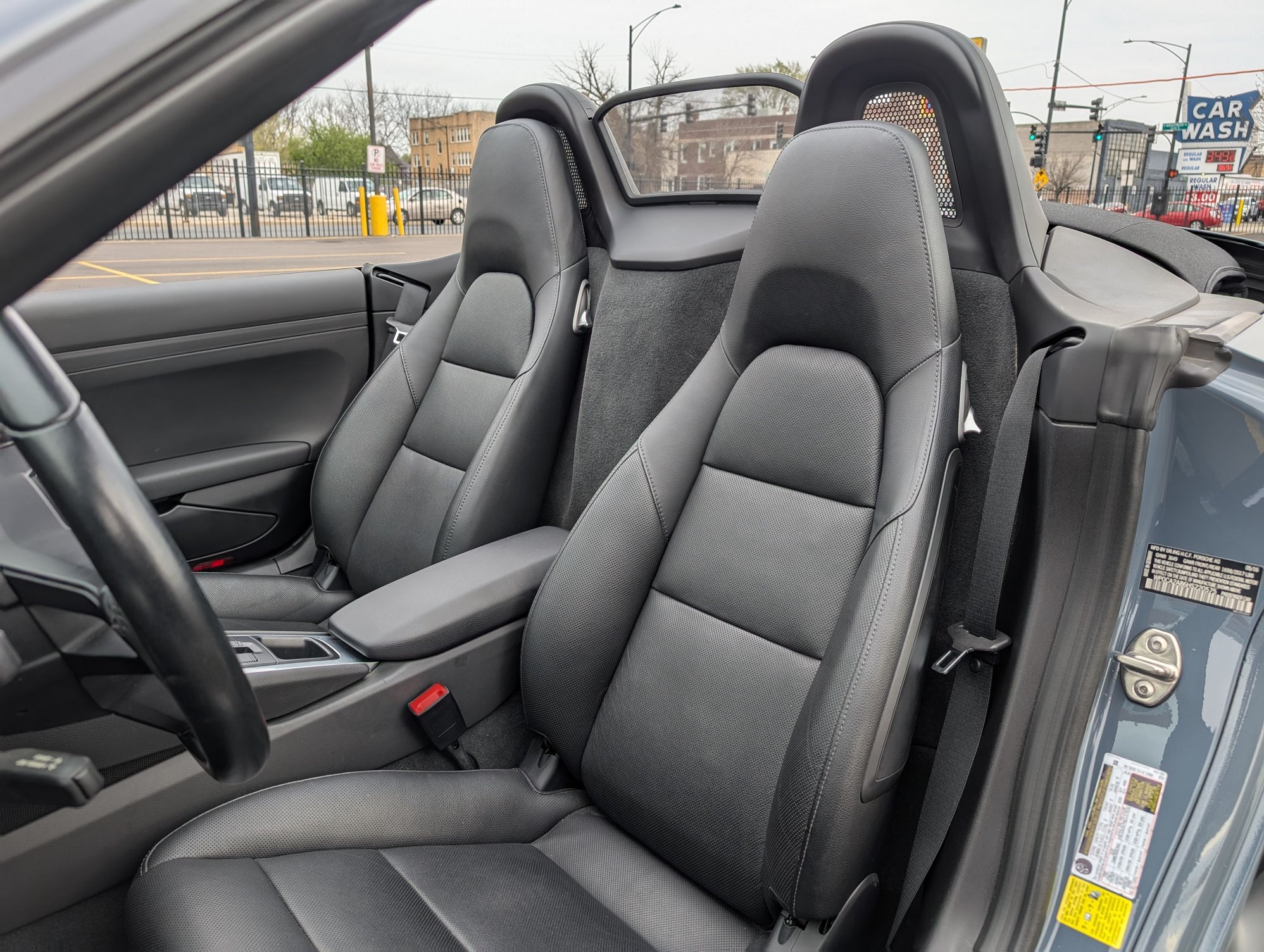 2017 Porsche 718 Boxster - 2017 Porsche Boxster - Used - VIN WP0CA2A86HS220575 - 29,100 Miles - 4 cyl - 2WD - Manual - Convertible - Gray - Chicago, IL 60647, United States