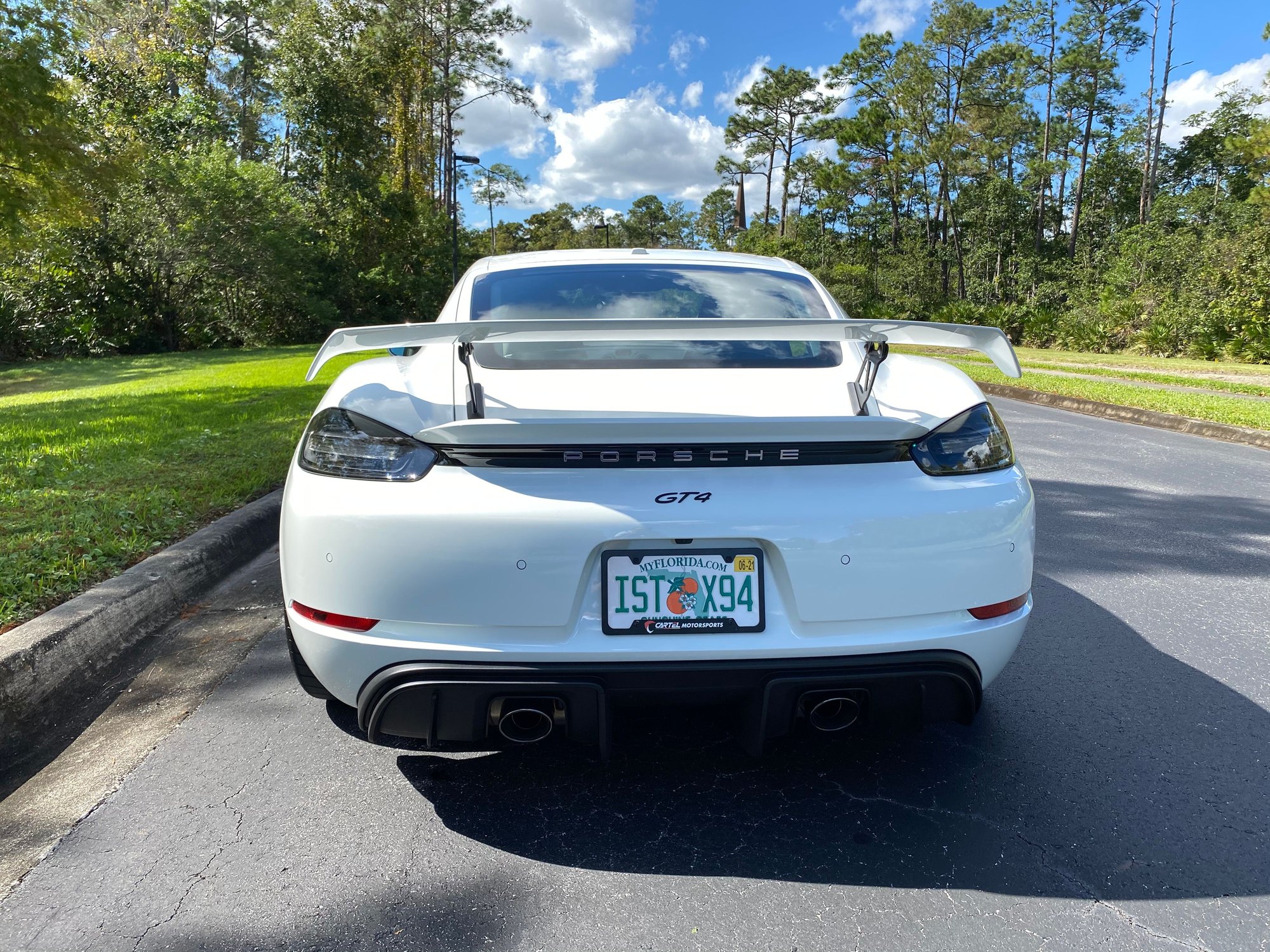 2020 Porsche 718 Cayman - **2020 718 GT4 800miles (Florida Owned) - Used - VIN WP0ACAA83LK289329 - 879 Miles - Manual - Coupe - White - Winter Springs, FL 32708, United States